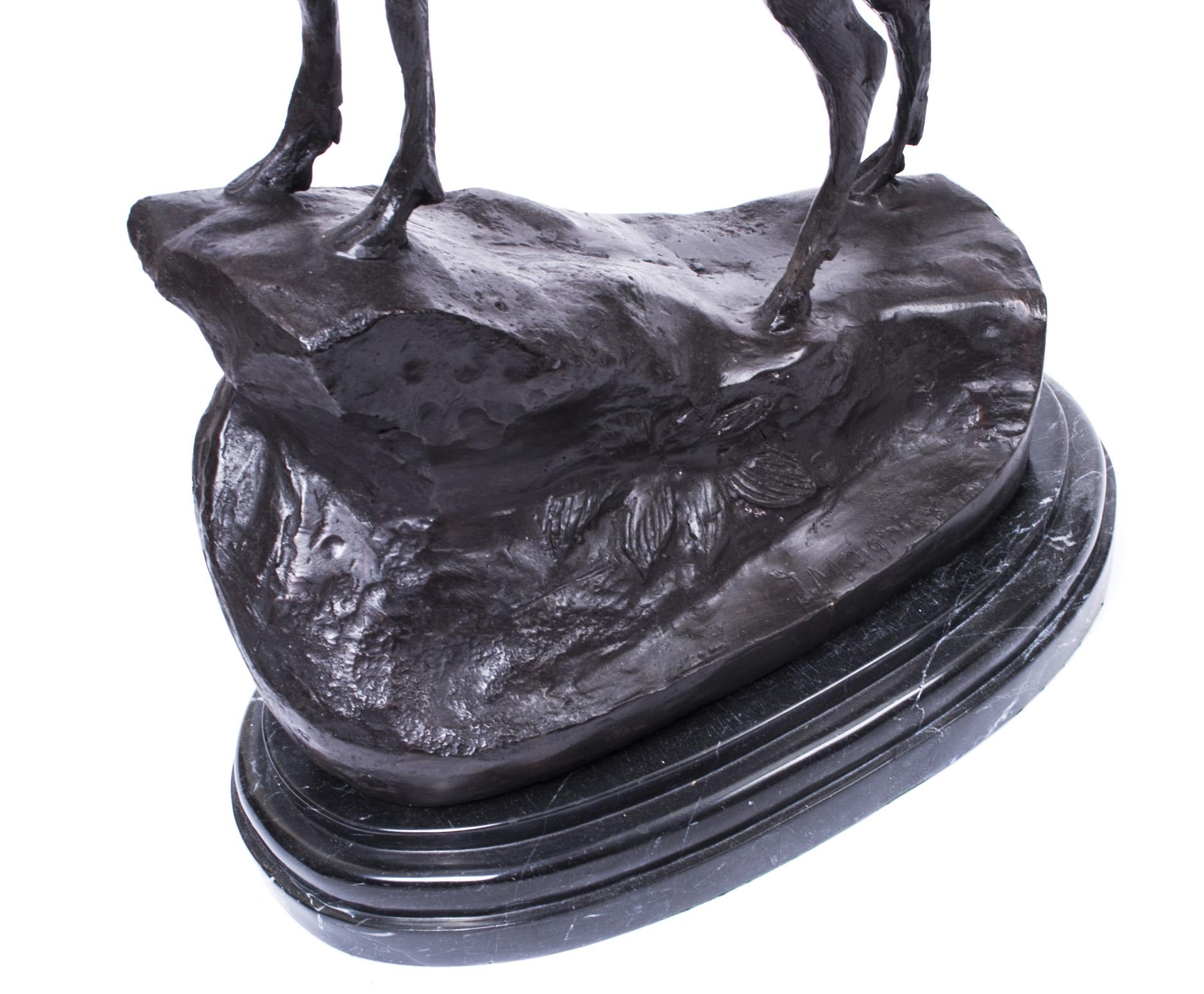 Paire de grandes statuettes de cerf en bronze d'après Moigniez, 20e siècle en vente 9