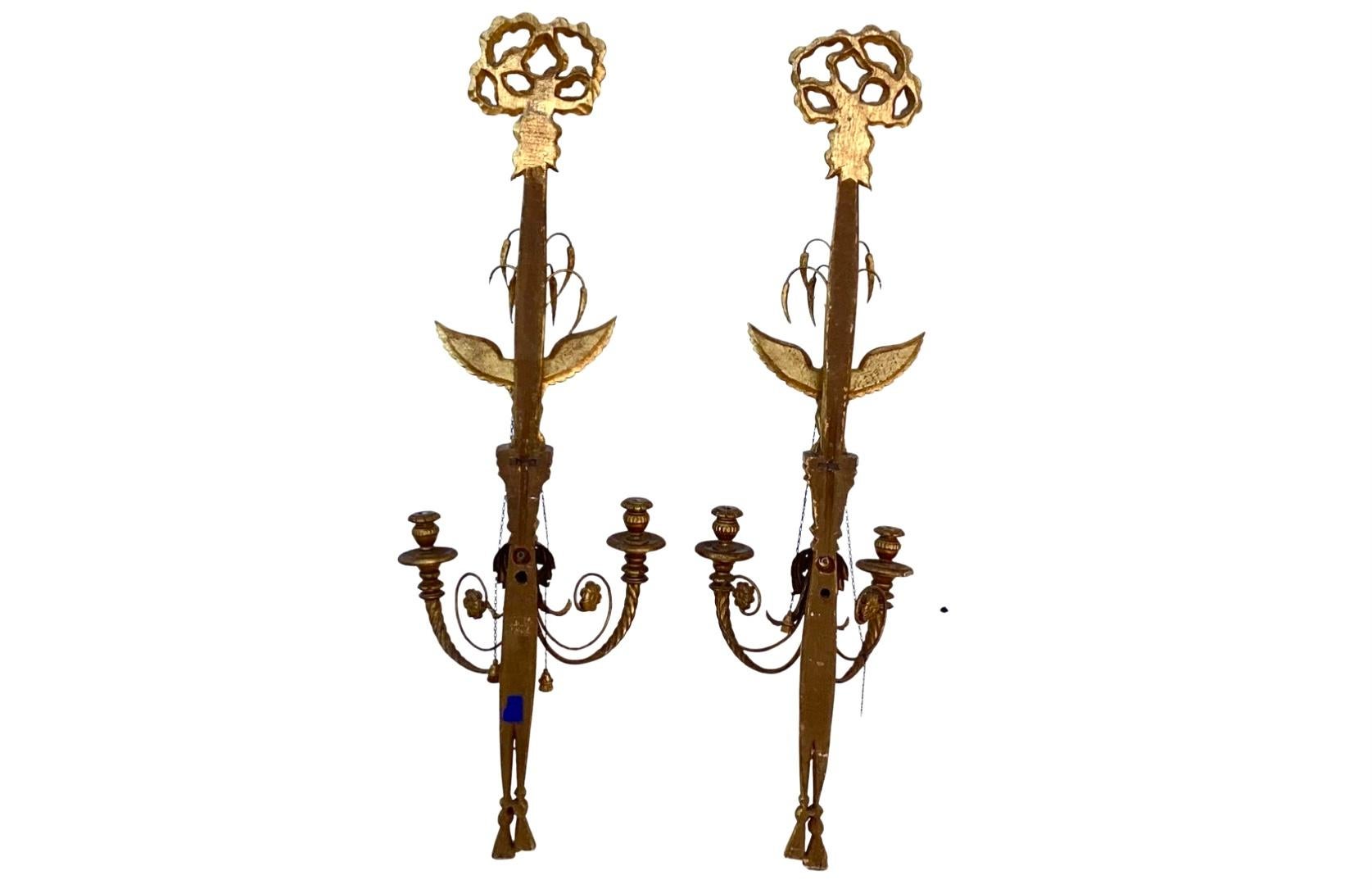 20th Century Vintage Pair of Large Italian giltwood Eagle Wall Sconces