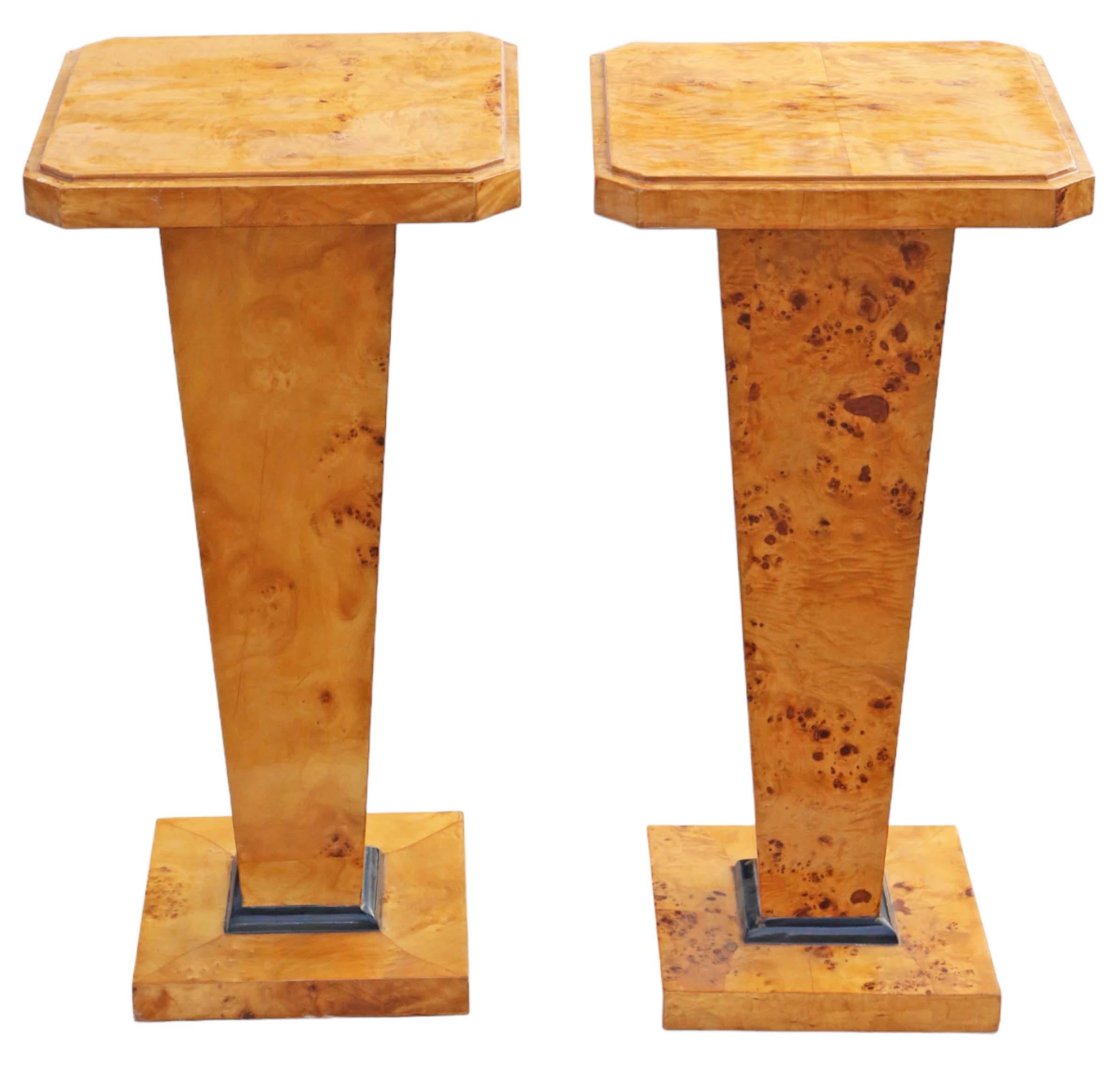 Pair of vintage late 20th Century burr yew pedestal lamp or side tables.

These tables are solid with no loose joints, presenting themselves as charming and rare decorative finds.

There is no evidence of woodworm, and their aesthetic would