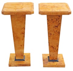 Paire de lampes ou tables d'appoint à piédestal en loupe d'if de la fin du 20e siècle
