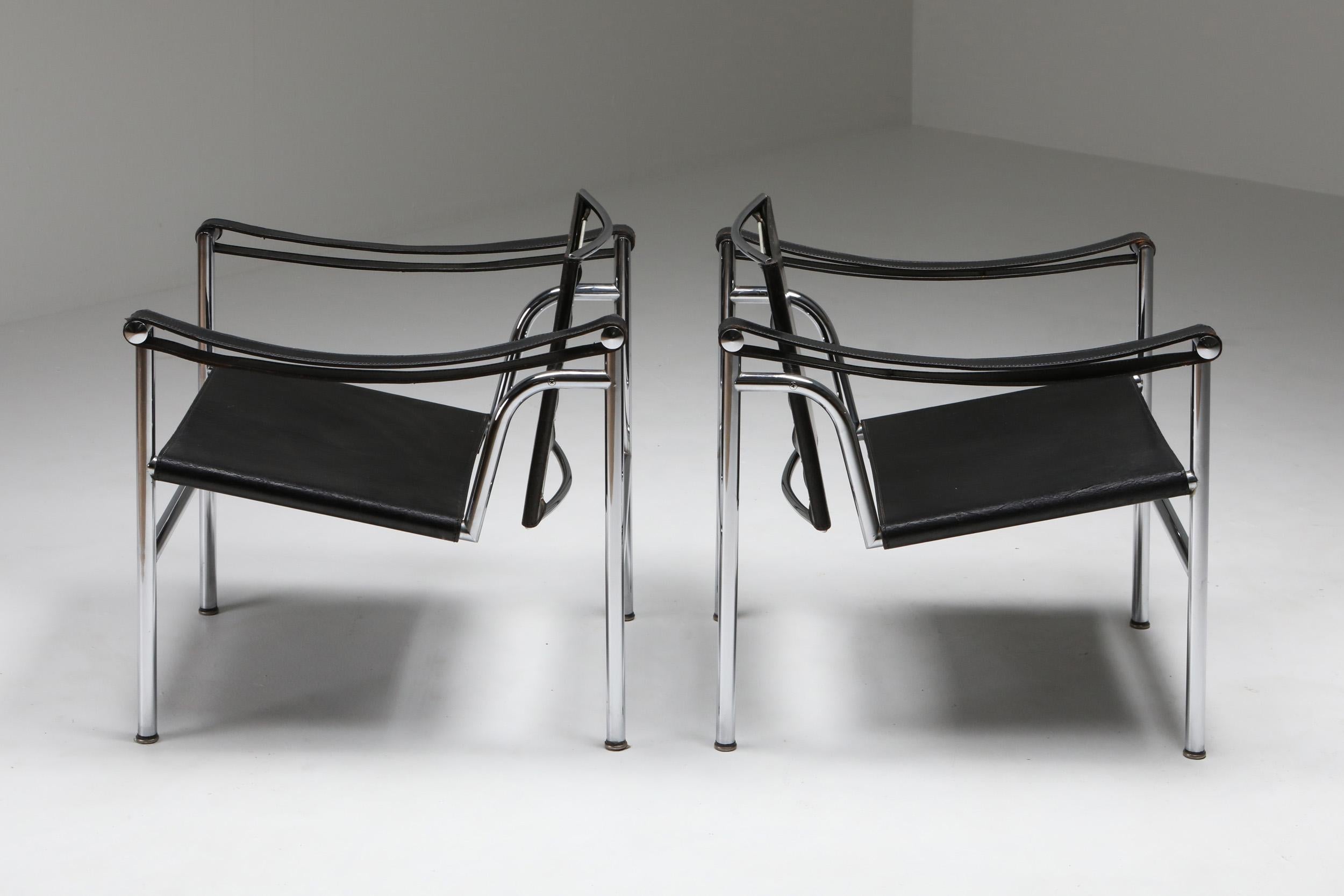 Vintage Pair of LC2 Le Corbusier, Pierre Jeanneret, Charlotte Perriand In Good Condition In Antwerp, BE