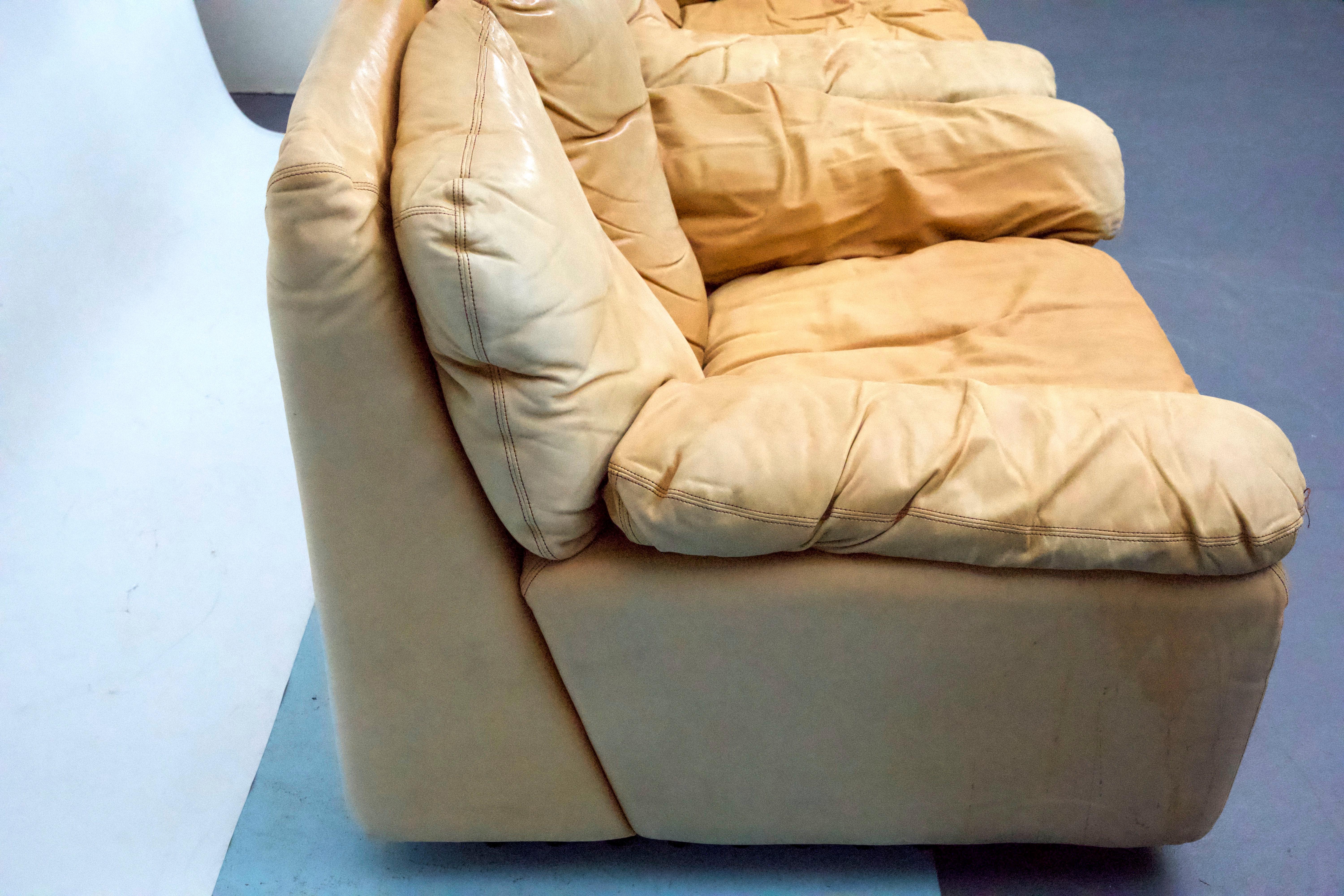Vintage pair of leather armchairs by Ammannati and Vitelli for Brunati, 1970s For Sale 5