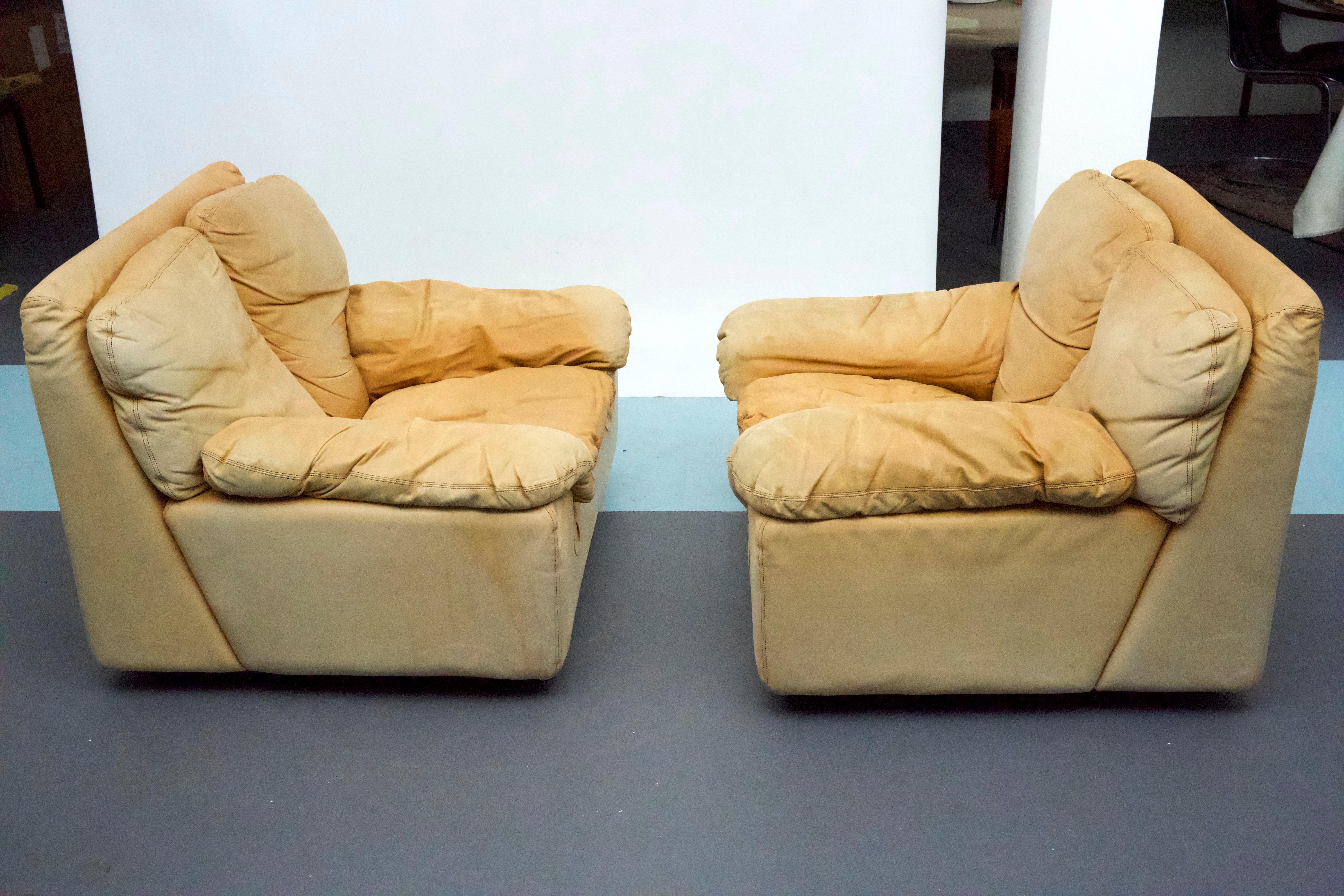 Leather Vintage pair of leather armchairs by Ammannati and Vitelli for Brunati, 1970s For Sale