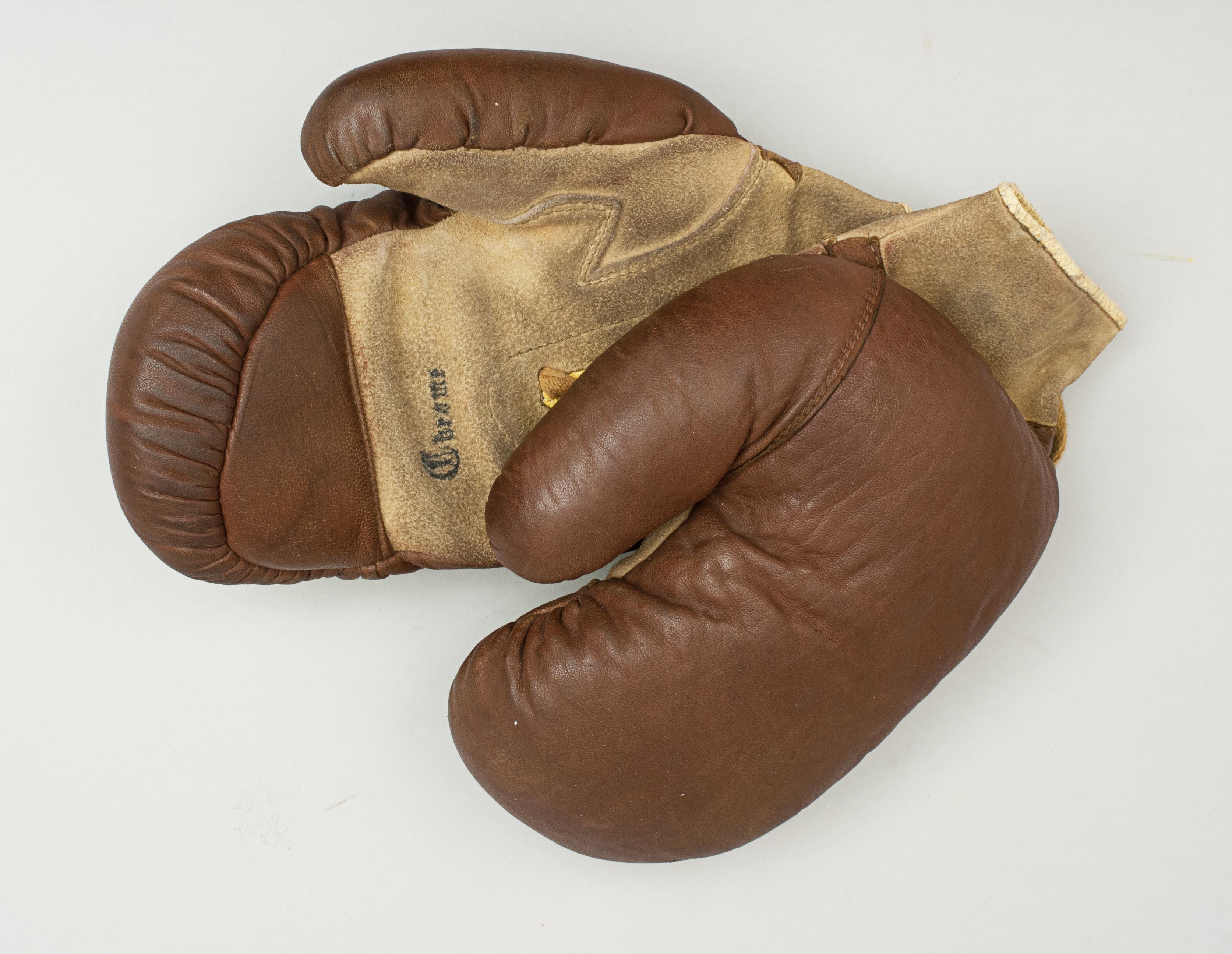 English Vintage Pair of Leather Boxing Gloves, 1940s