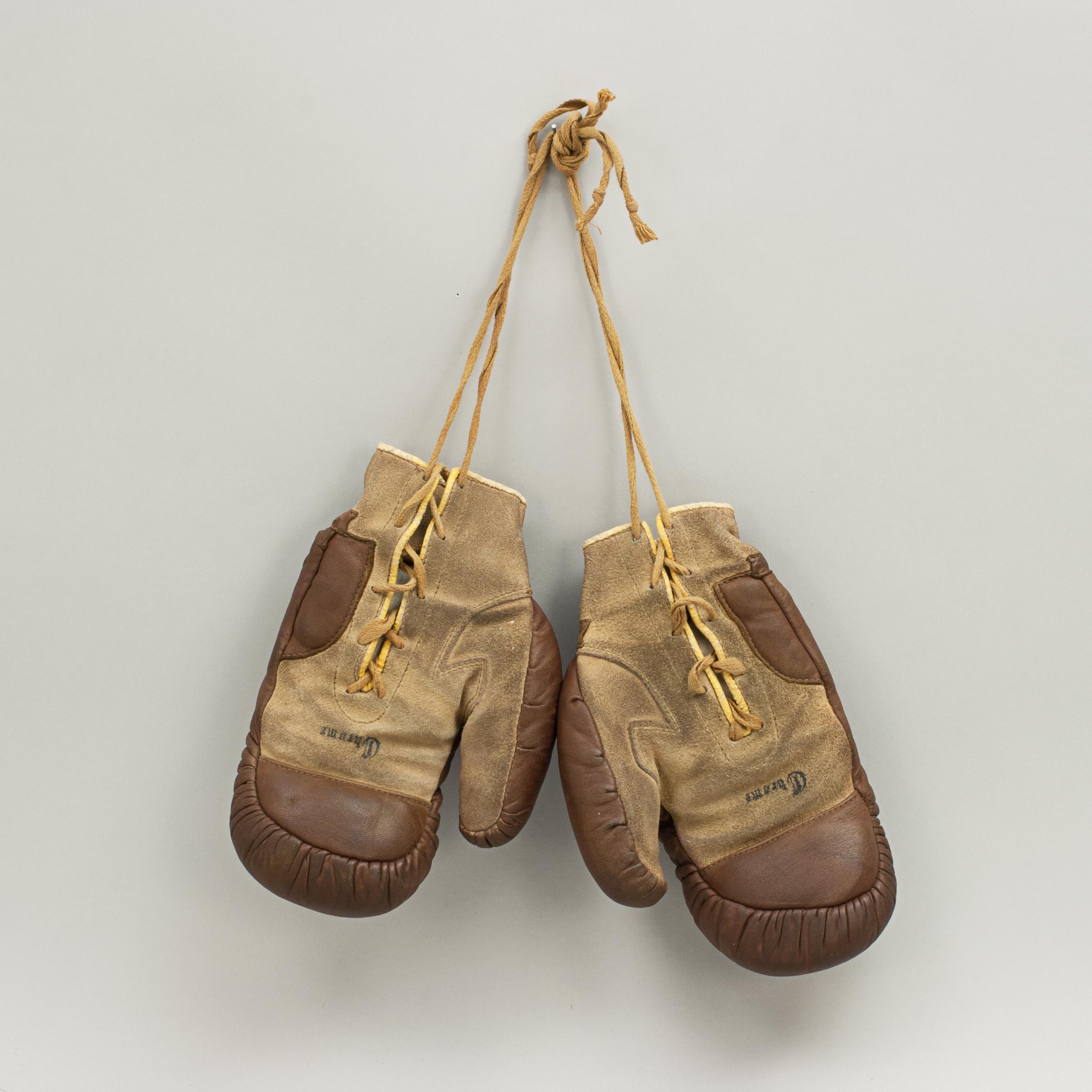 Mid-20th Century Vintage Pair of Leather Boxing Gloves, 1940s