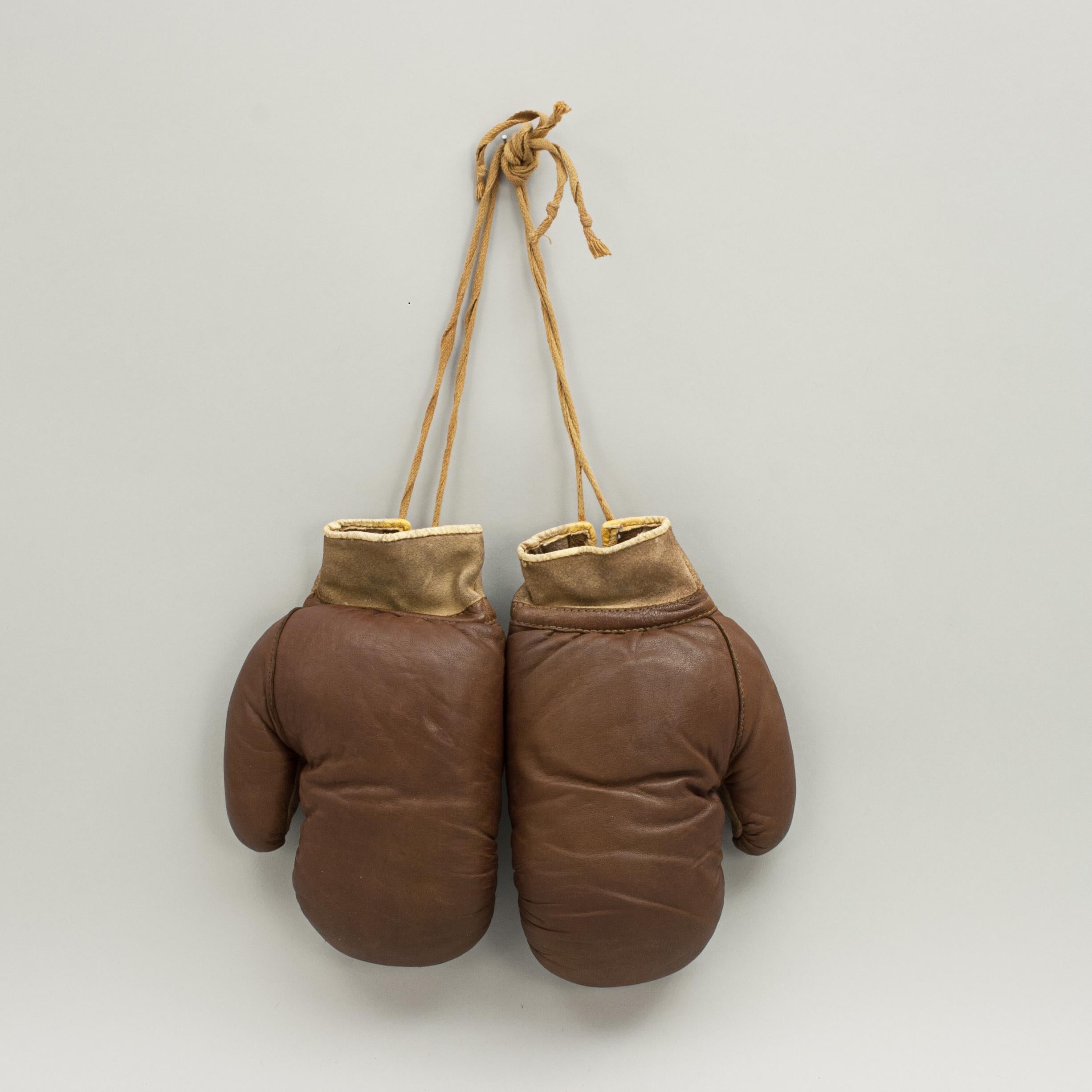 Vintage Pair of Leather Boxing Gloves, 1940s 1
