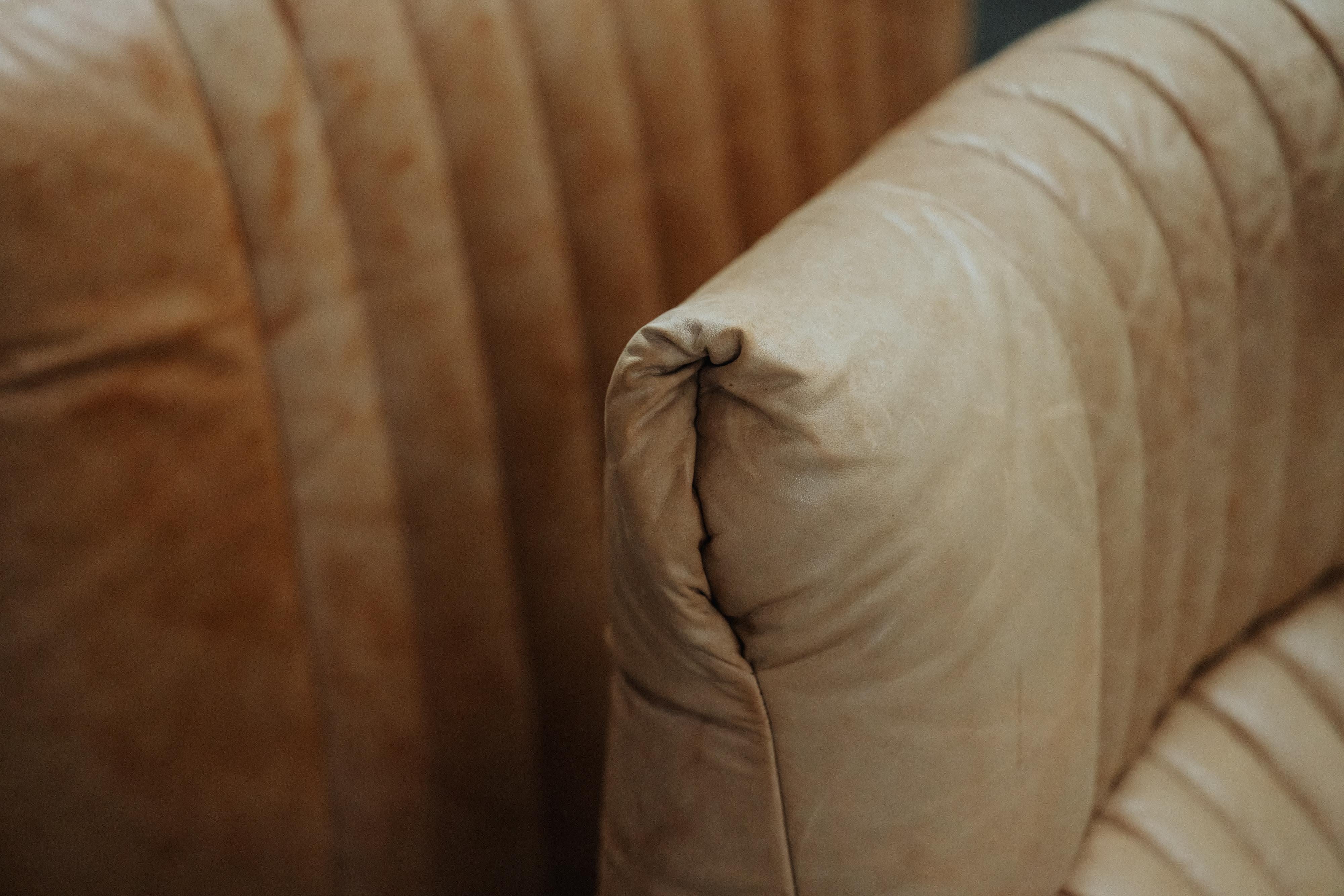 Fin du 20e siècle Vintage Paire de chaises Ligne Roset Aralia en cuir, Circa, 1970 en vente