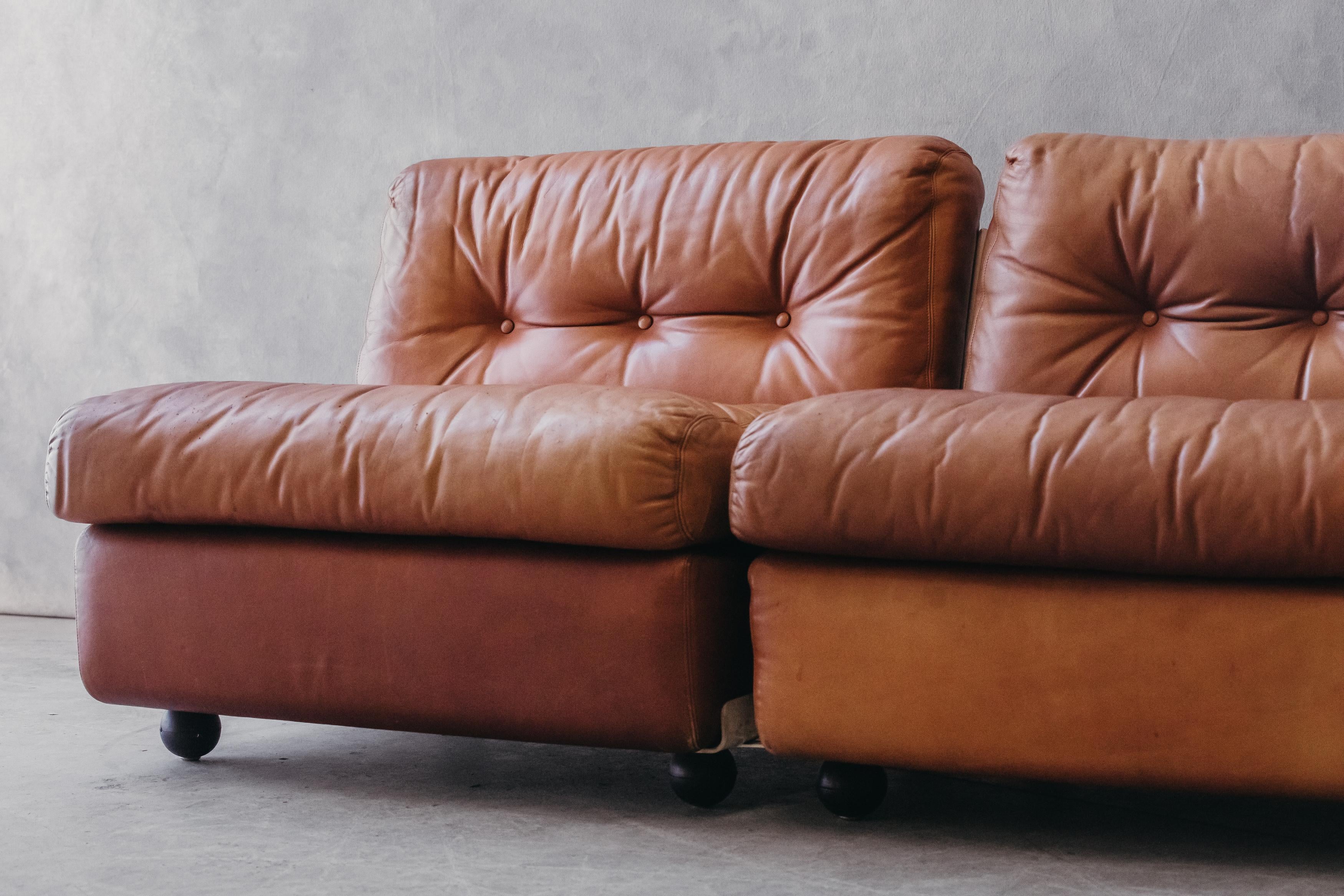 Vintage Pair of Leather Lounge Chairs by Mario Bellini, Italy, circa 1970 In Good Condition For Sale In Nashville, TN