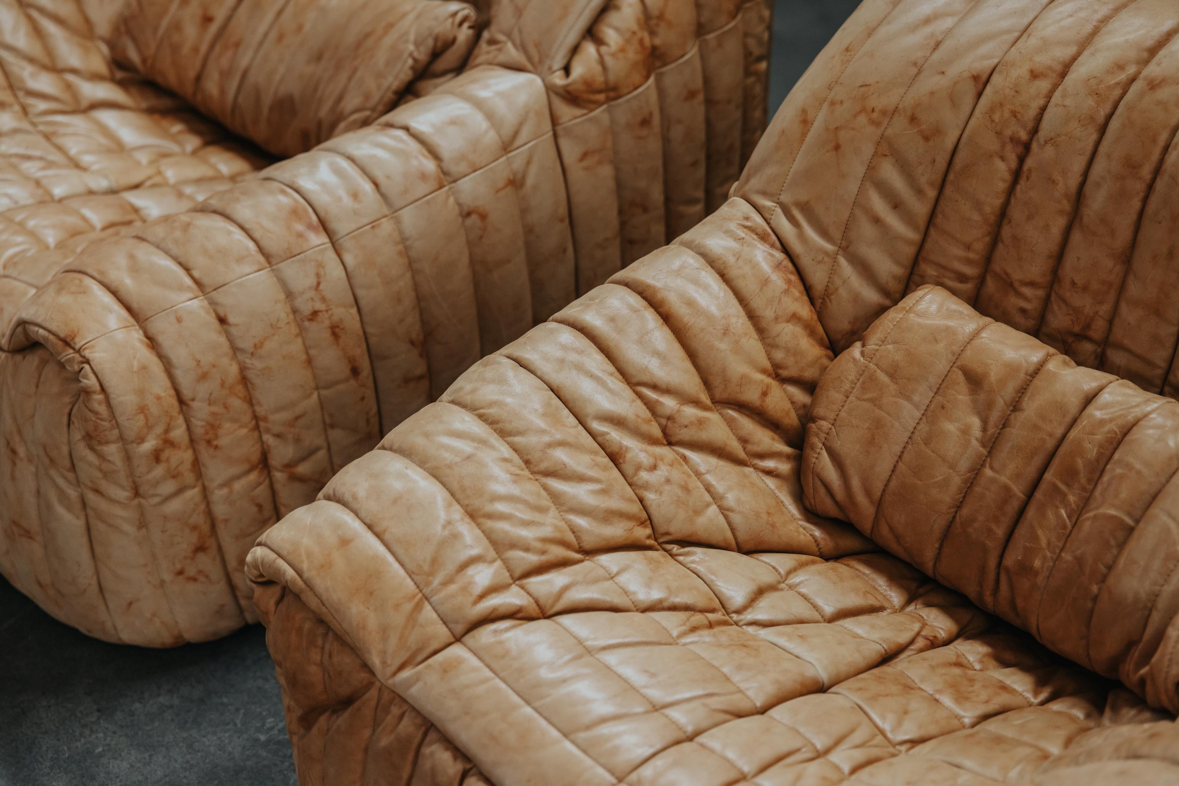 Européen Paire de chaises longues en cuir Ligne Roset (Ligne Roset) Form France, Circa 1970 en vente