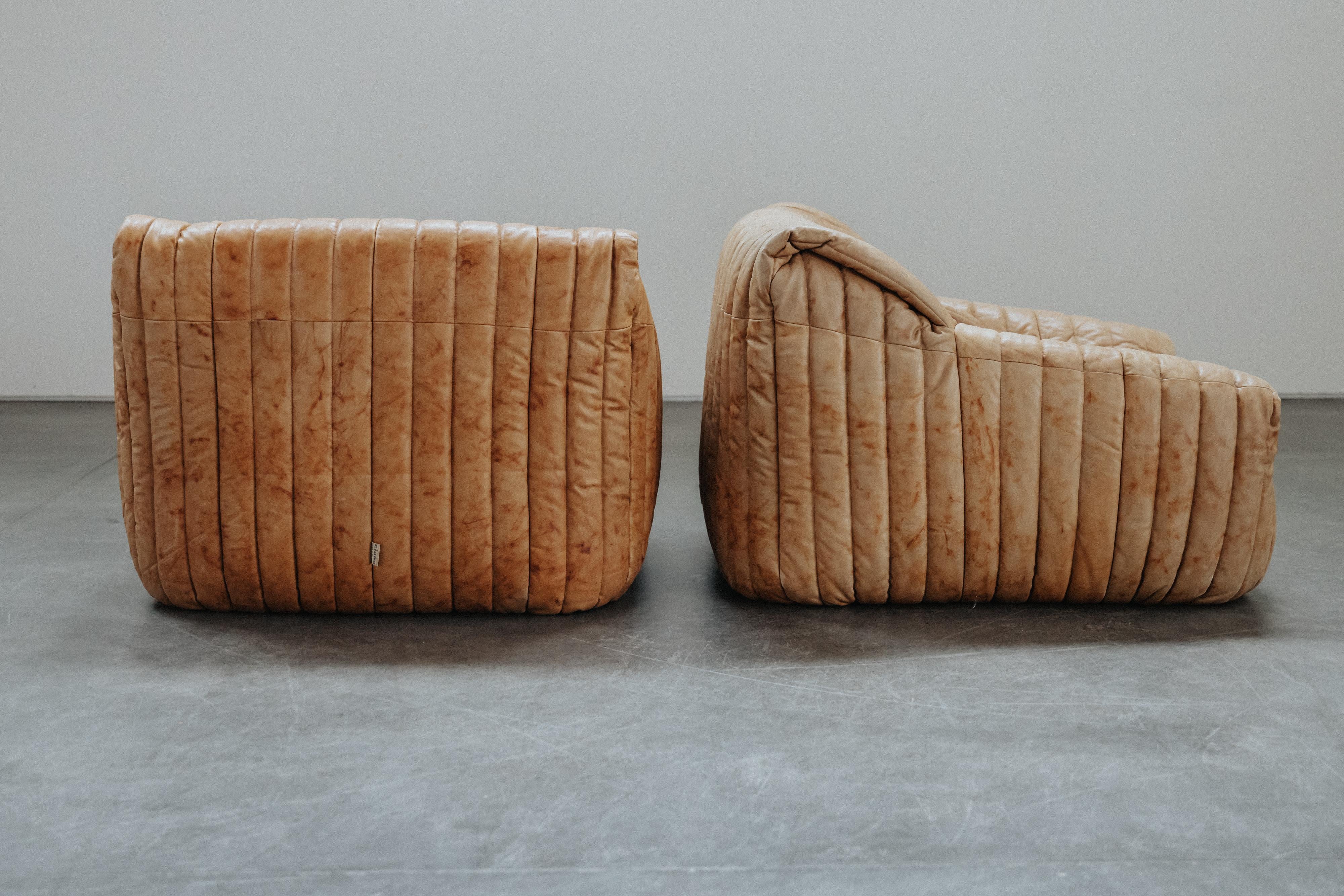 Paire de chaises longues en cuir Ligne Roset (Ligne Roset) Form France, Circa 1970 Bon état - En vente à Nashville, TN