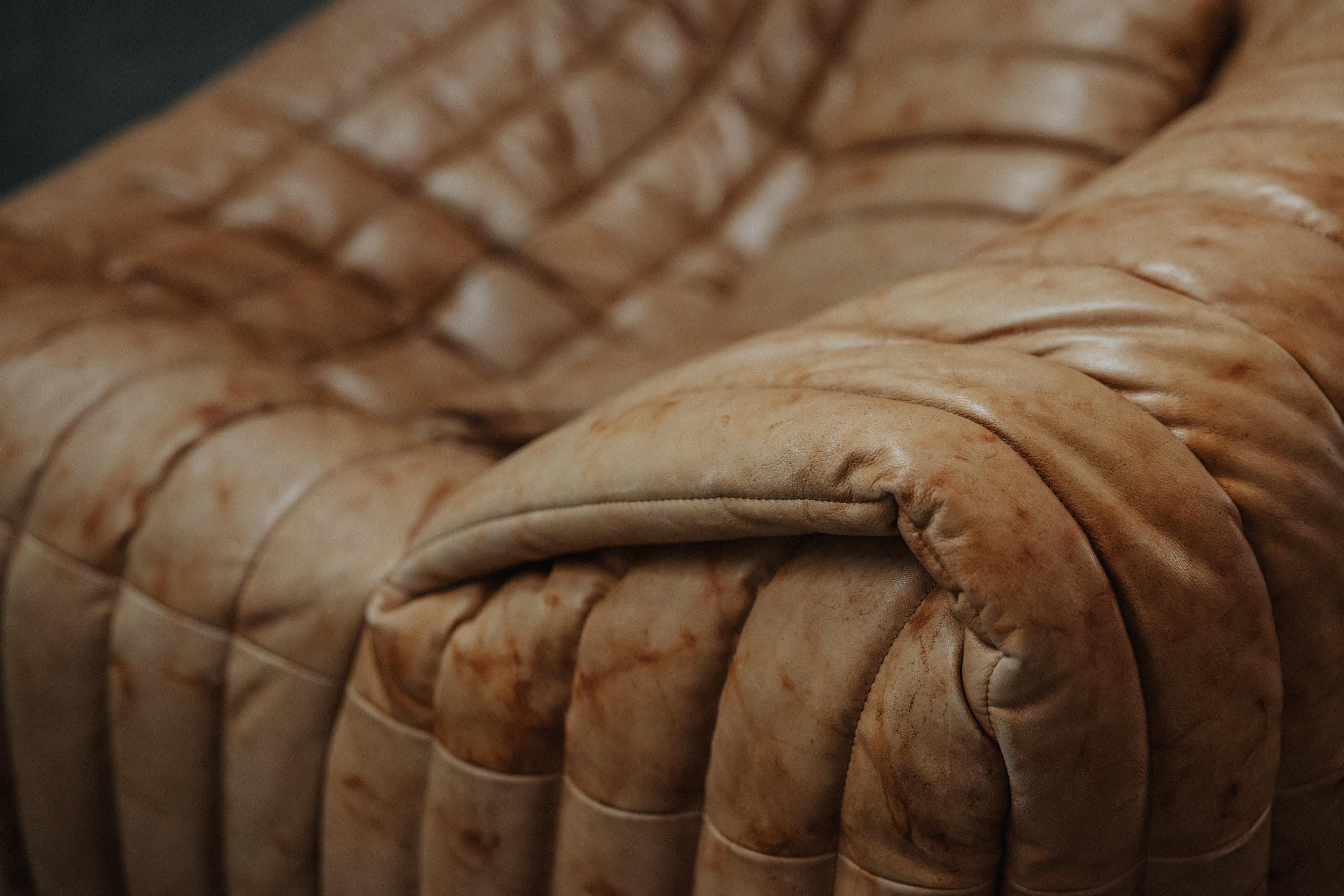 Cuir Paire de chaises longues en cuir Ligne Roset (Ligne Roset) Form France, Circa 1970 en vente