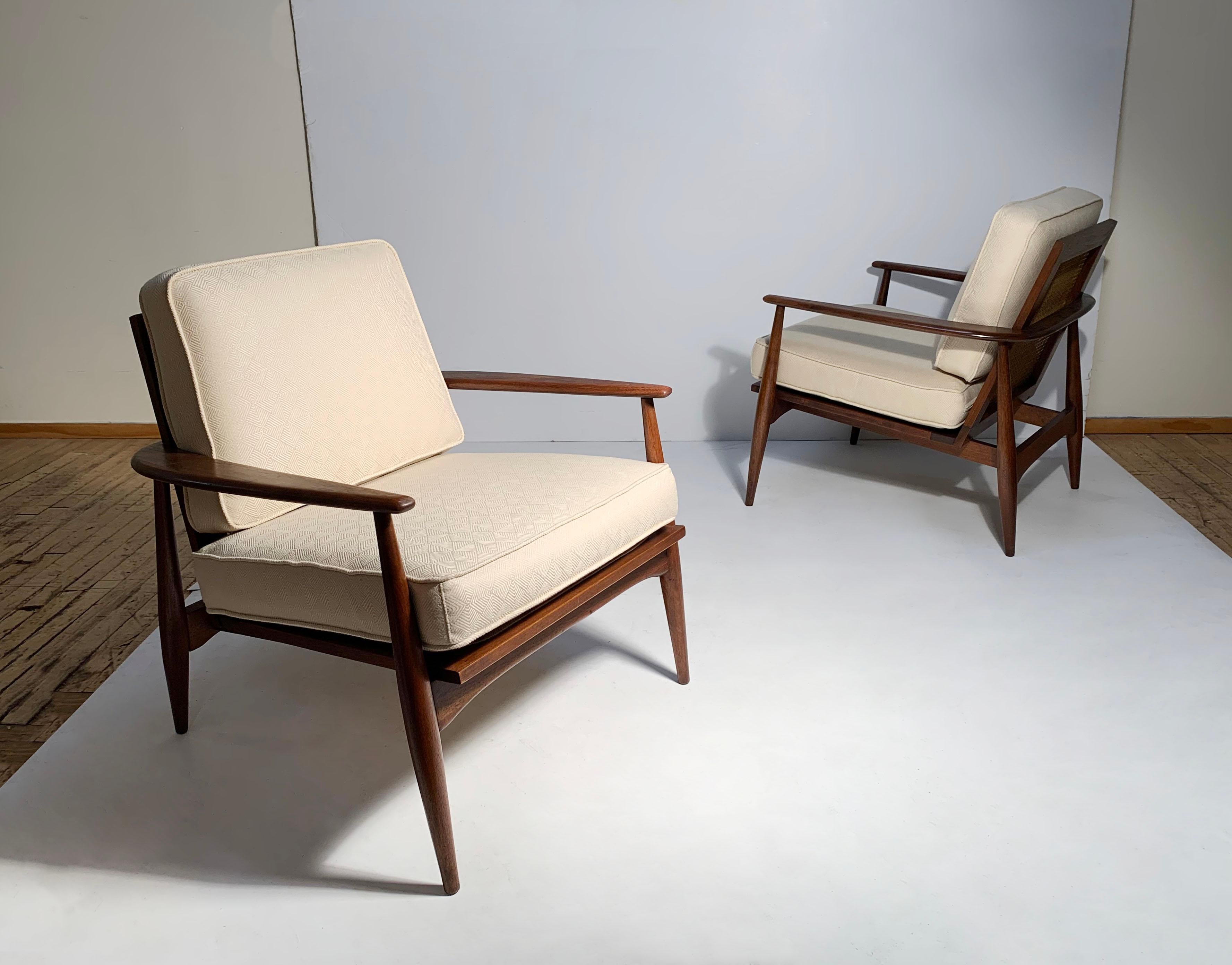 Vintage Pair of Lounge Chairs by Lawrence Peabody for Richardson Nemschoff In Good Condition For Sale In Chicago, IL