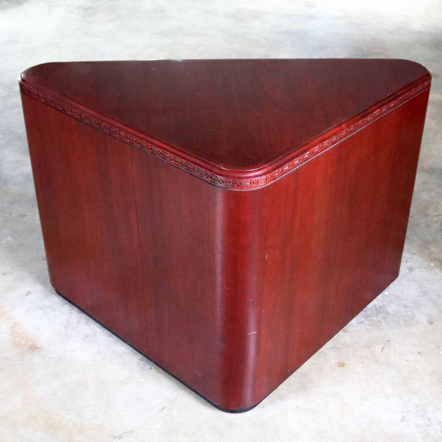 Veneer Vintage Pair of Mahogany Triangular End Tables or Pedestals