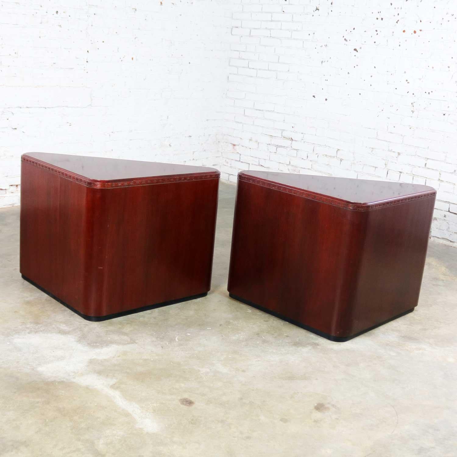 Vintage Pair of Mahogany Triangular End Tables or Pedestals In Good Condition In Topeka, KS