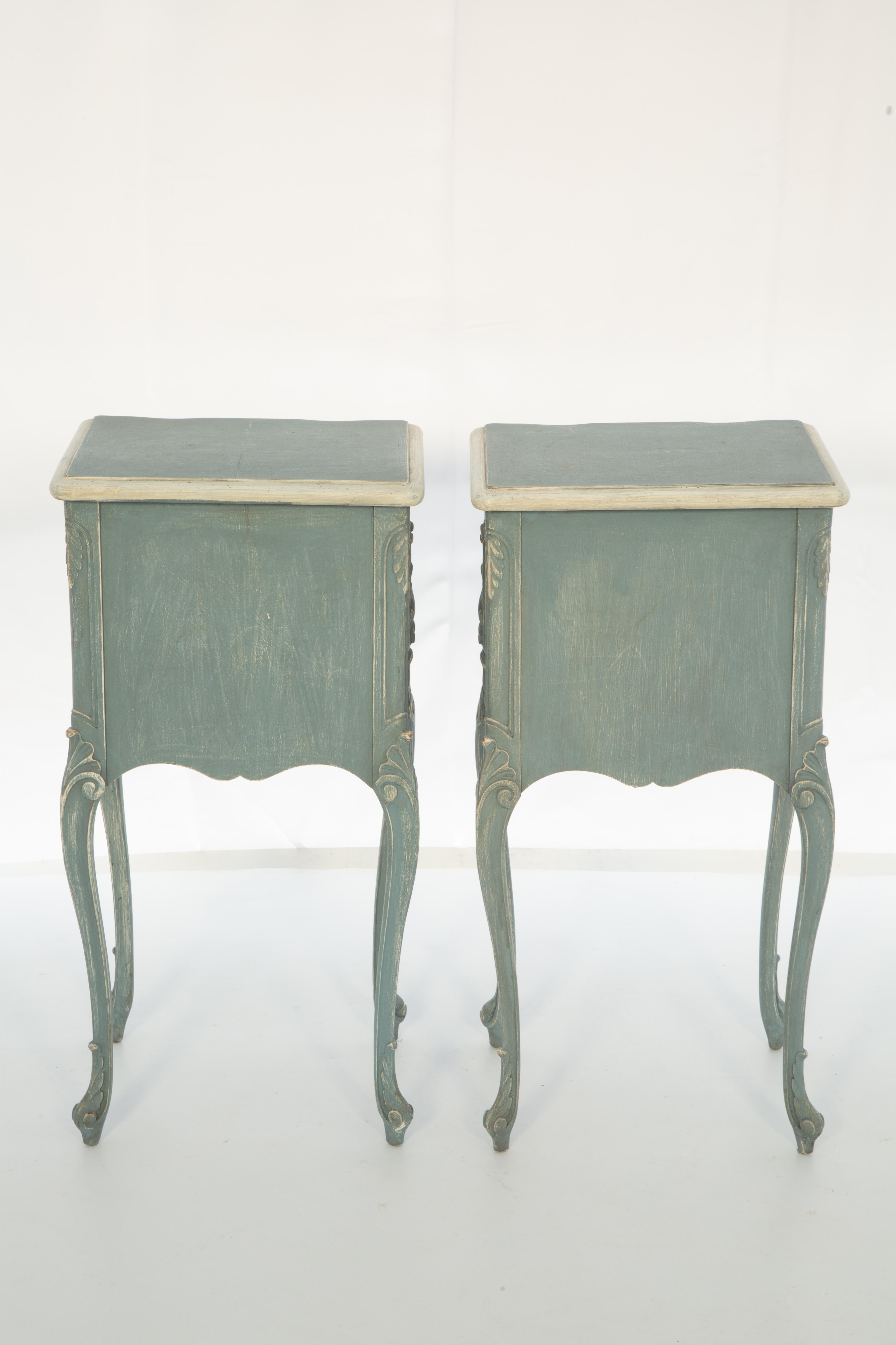 American Vintage Pair of Mandel Brothers Hand-Carved and Painted Two-Drawer Bedside Table For Sale