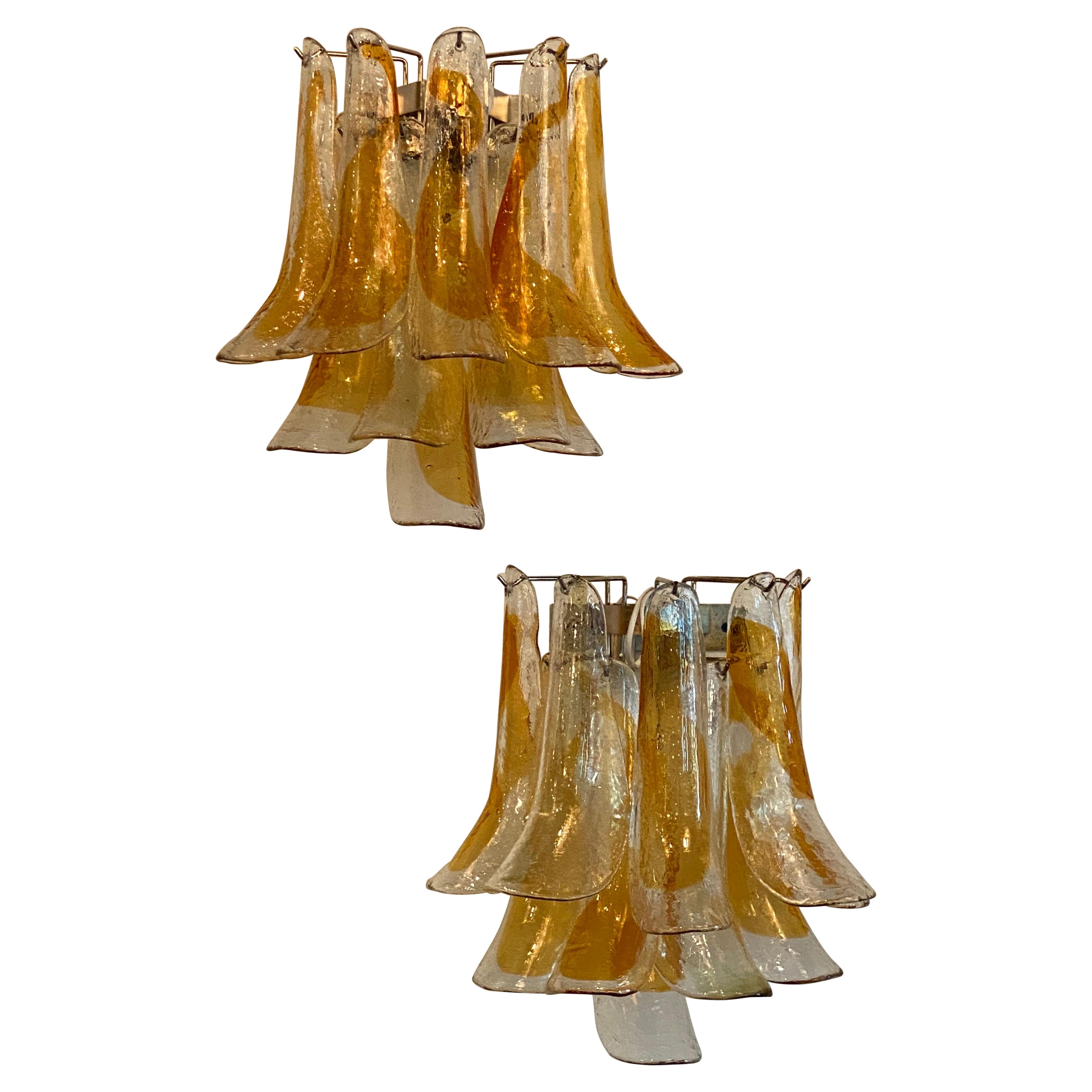 Paire d'appliques murales en verre de Murano avec plume d'ambre et sabot, d'époque.