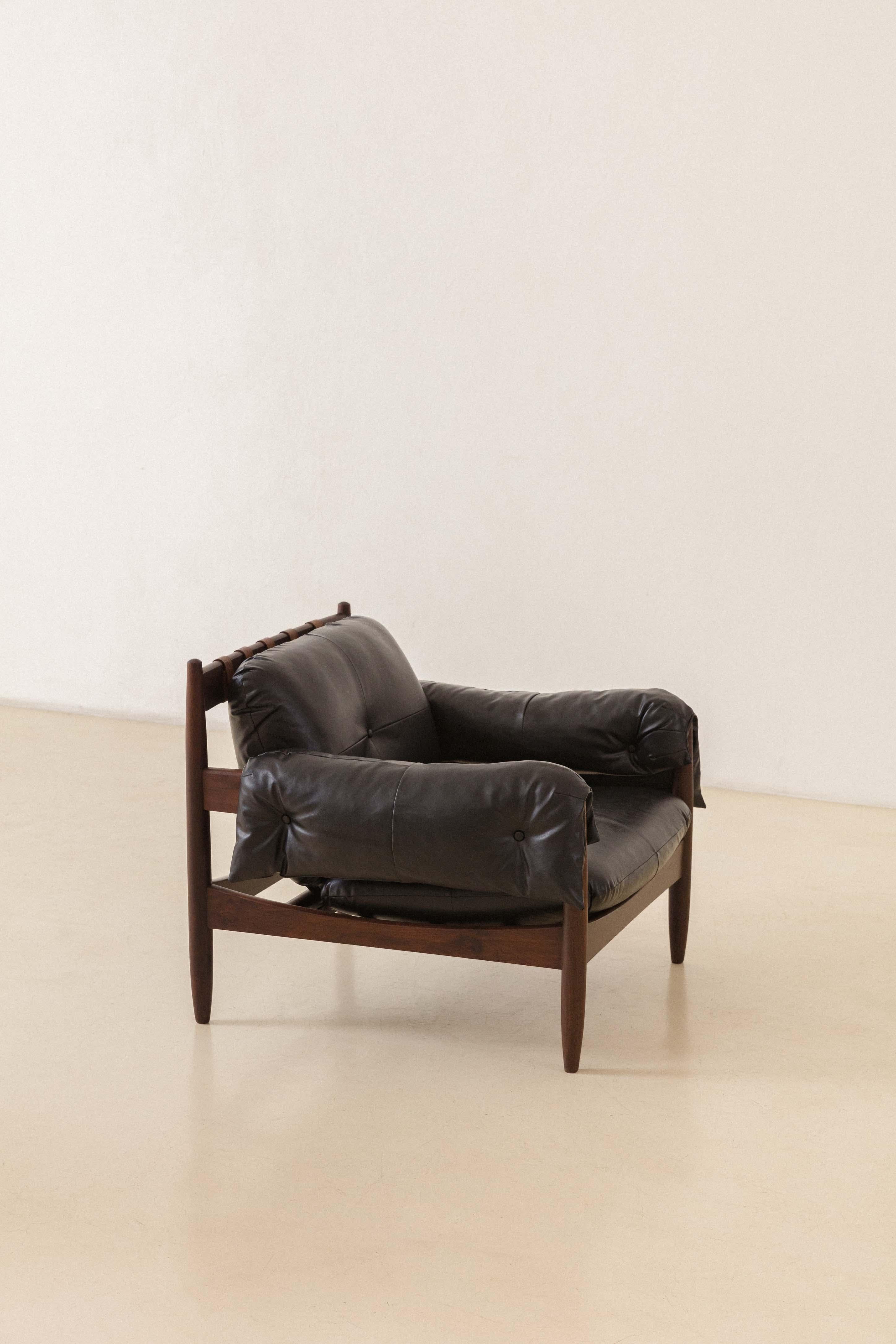 Leather Vintage Pair of Meia Pataca Rosewood Armchairs by Sergio Rodrigues, 1960, Brazil