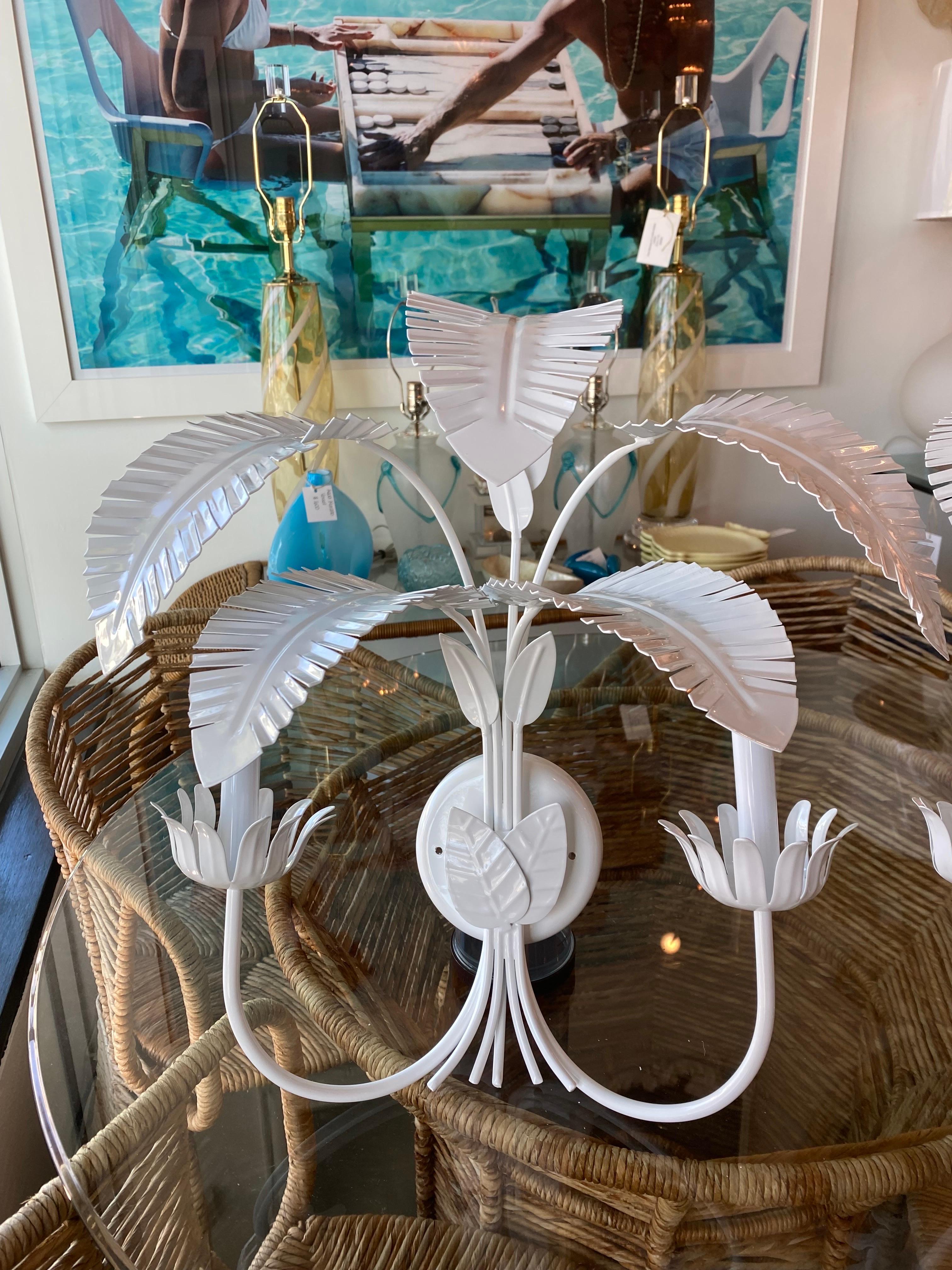 American Vintage Pair of Metal Tole Tropical Palm Tree Leaf Wall Light Sconces Restored For Sale