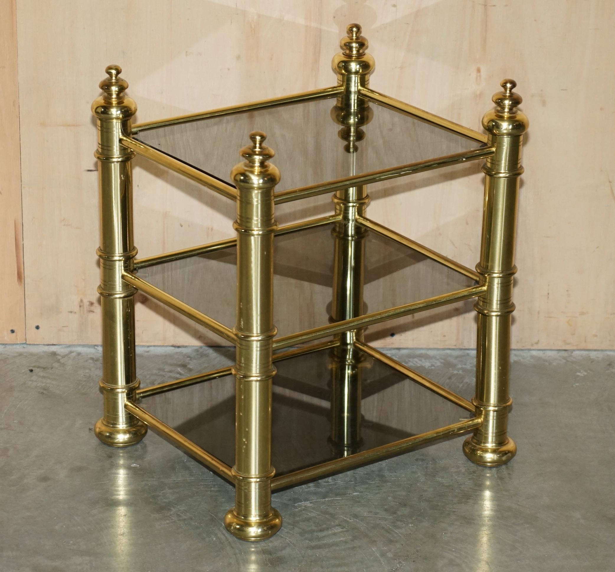 ViNTAGE PAIR OF MID CENTURY MODERN BRASS & SMOKED GLASS ETAGERE SIDE END TABLES For Sale 4