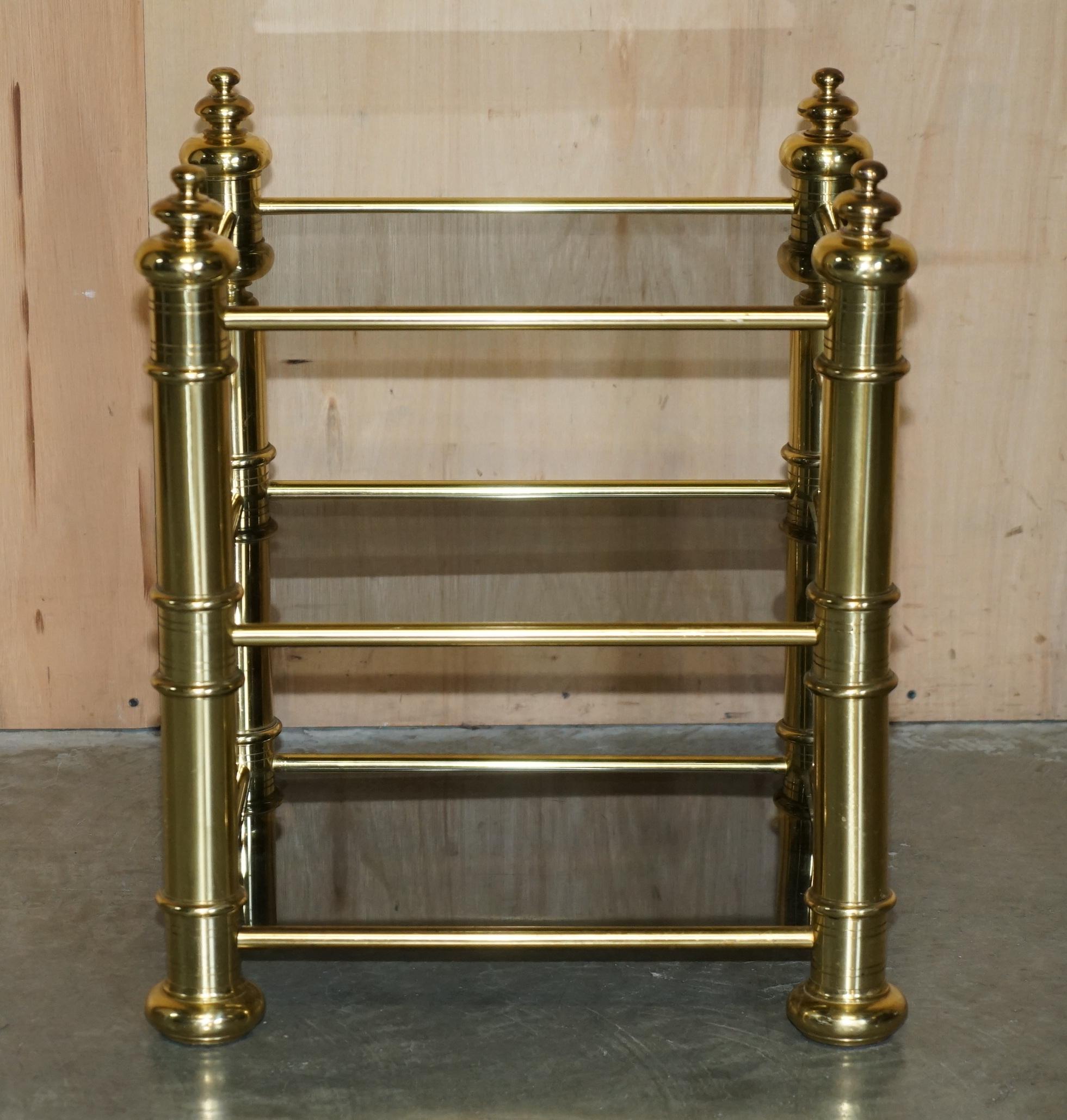 ViNTAGE PAIR OF MID CENTURY MODERN BRASS & SMOKED GLASS ETAGERE SIDE END TABLES For Sale 5
