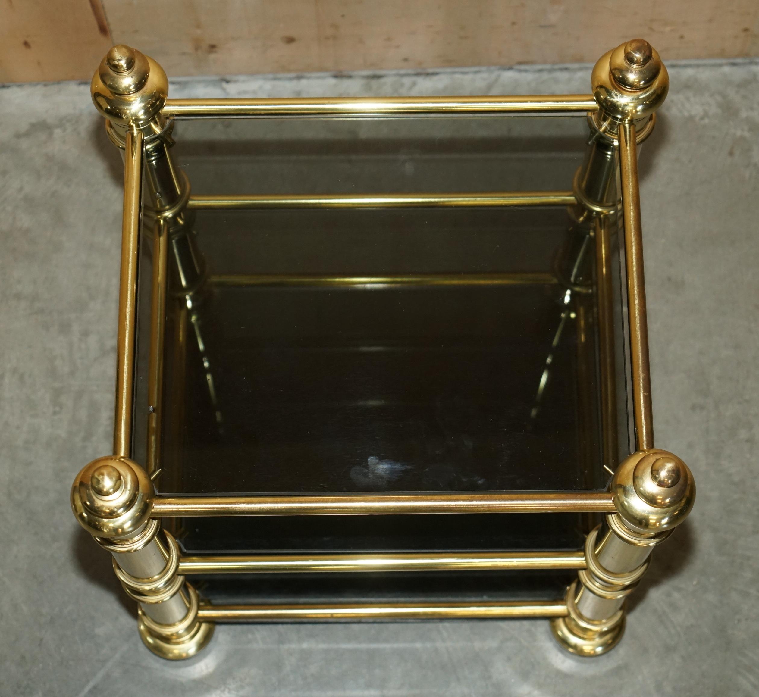 ViNTAGE PAIR OF MID CENTURY MODERN BRASS & SMOKED GLASS ETAGERE SIDE END TABLES For Sale 6