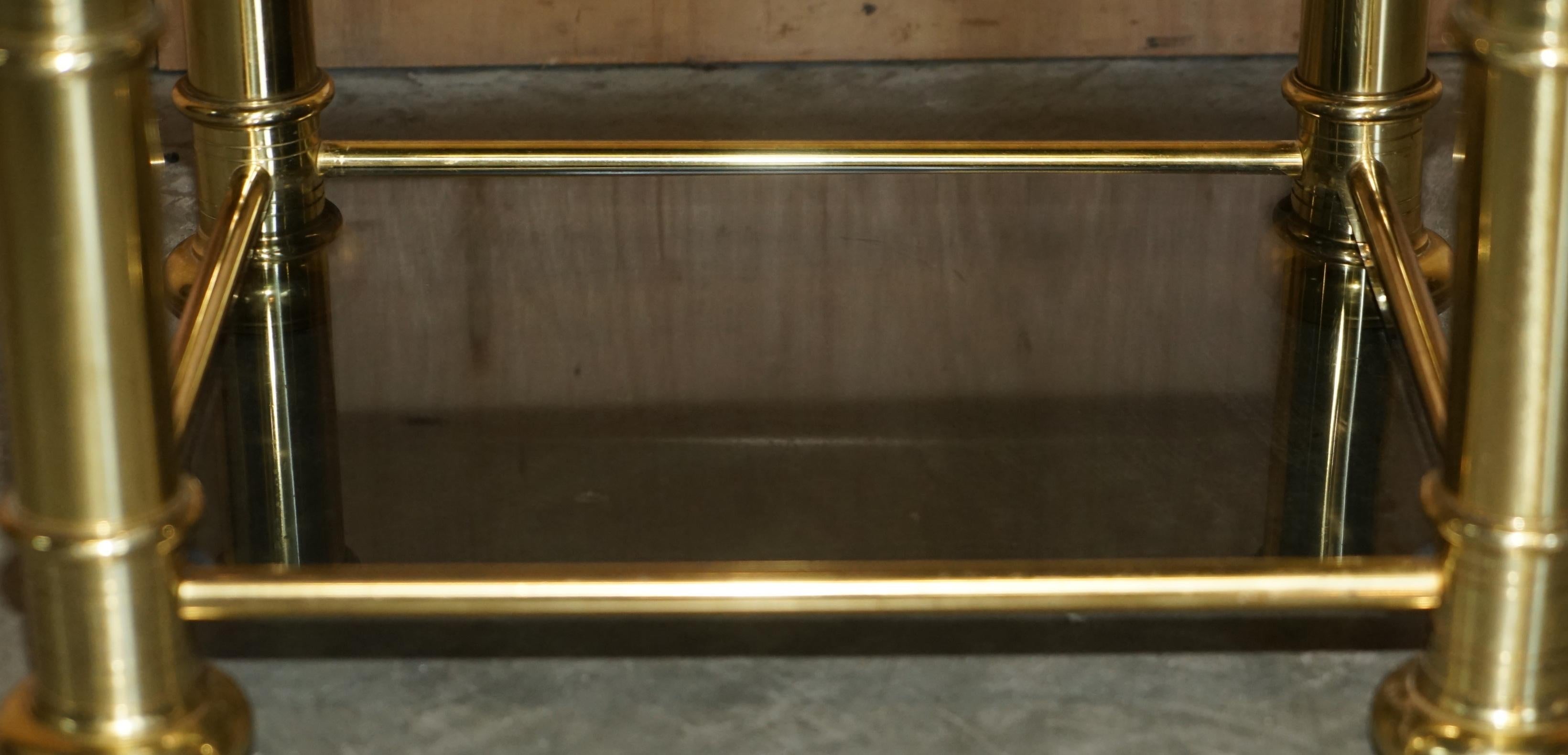ViNTAGE PAIR OF MID CENTURY MODERN BRASS & SMOKED GLASS ETAGERE SIDE END TABLES For Sale 10