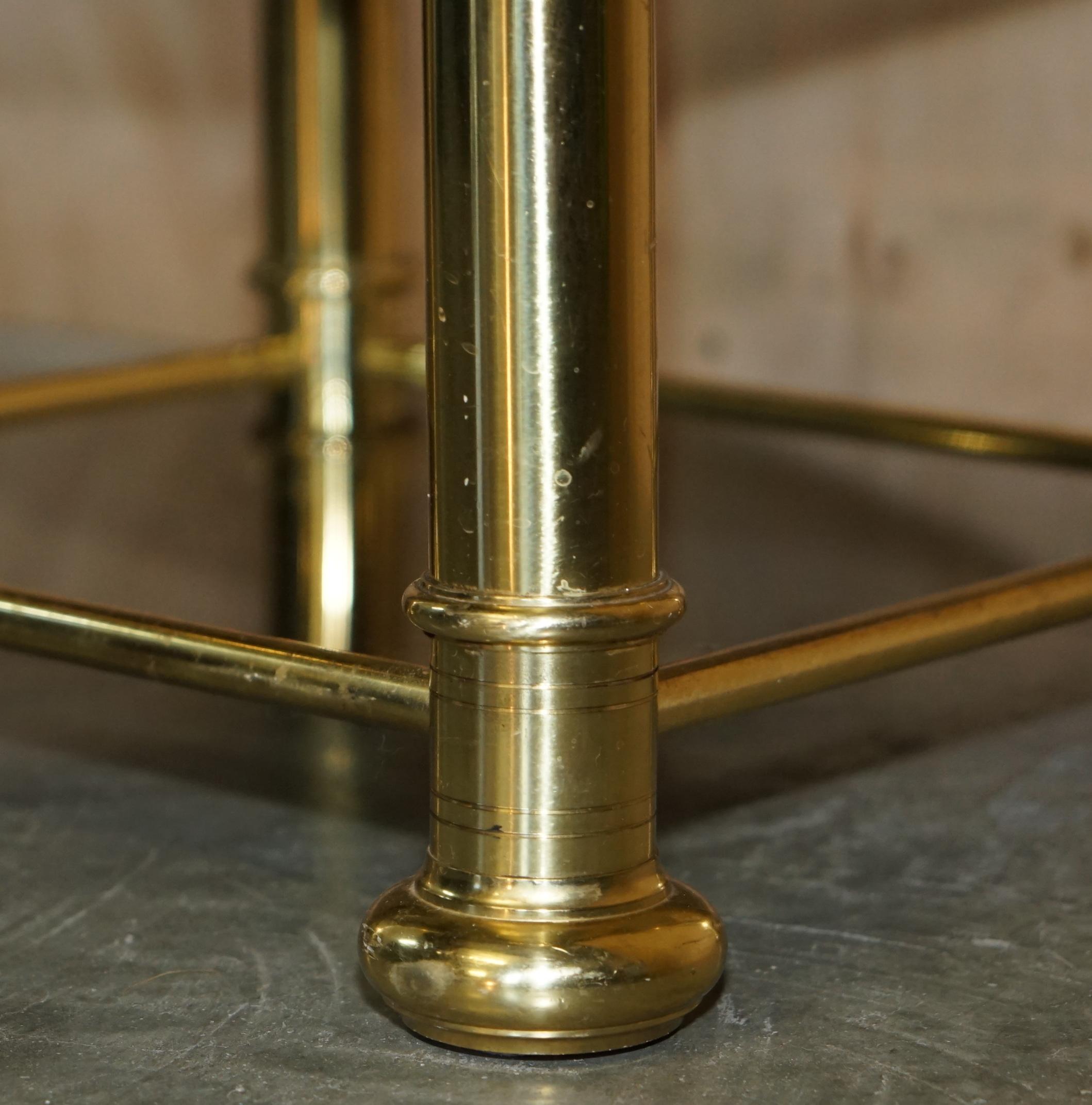ViNTAGE PAIR OF MID CENTURY MODERN BRASS & SMOKED GLASS ETAGERE SIDE END TABLES For Sale 11