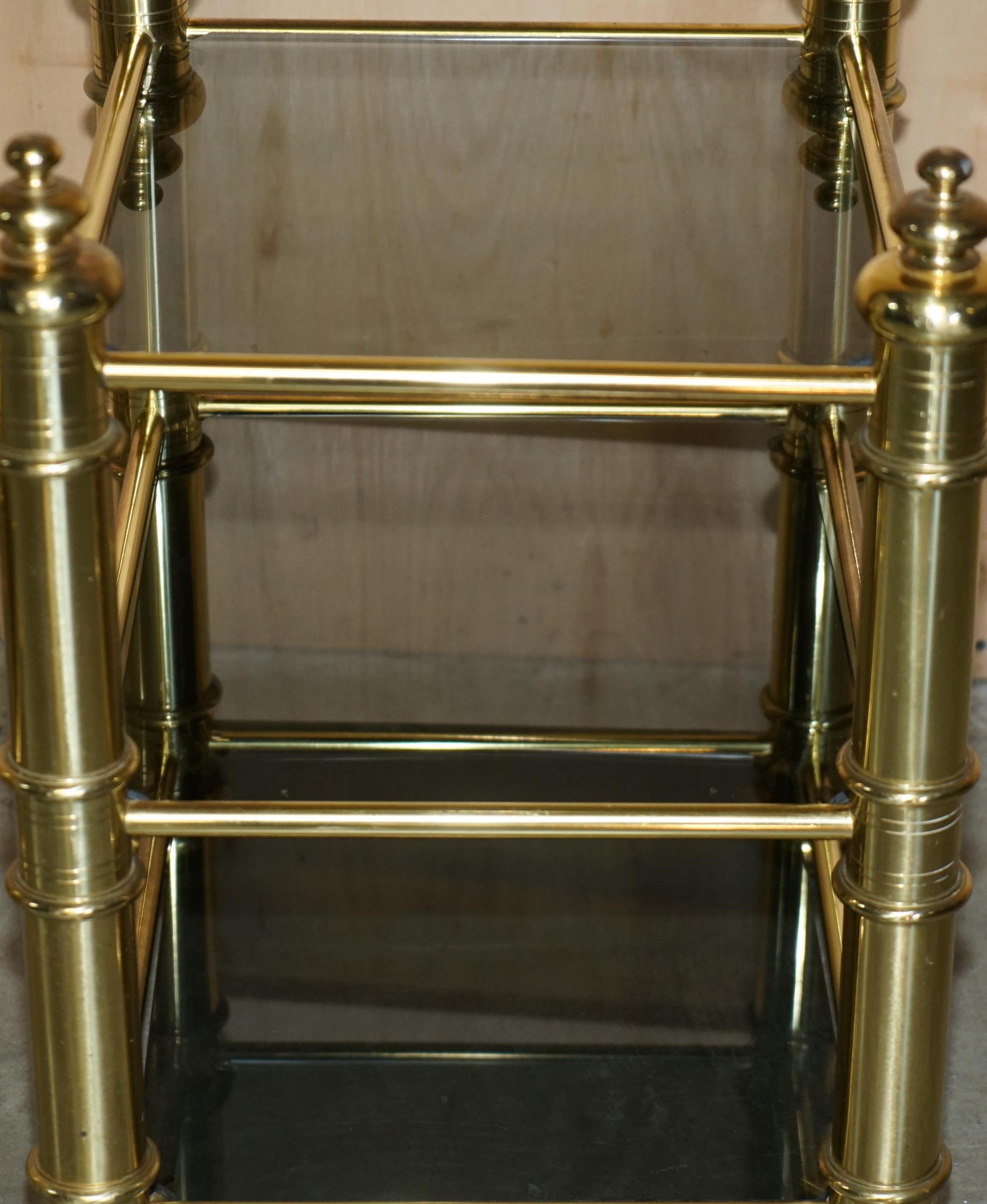 ViNTAGE PAIR OF MID CENTURY MODERN BRASS & SMOKED GLASS ETAGERE SIDE END TABLES For Sale 2