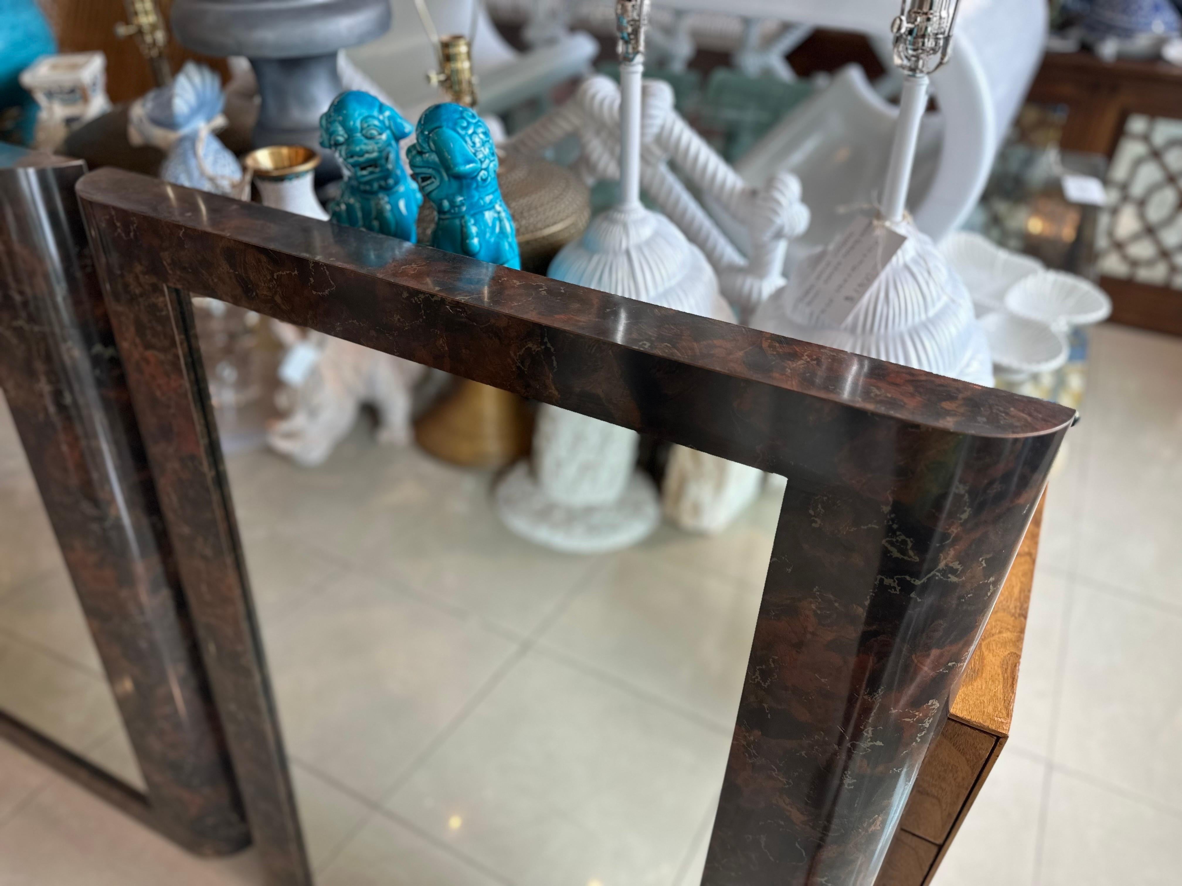 Paire de miroirs muraux en bois de ronce foncé, modernes du milieu du siècle dernier en vente 2