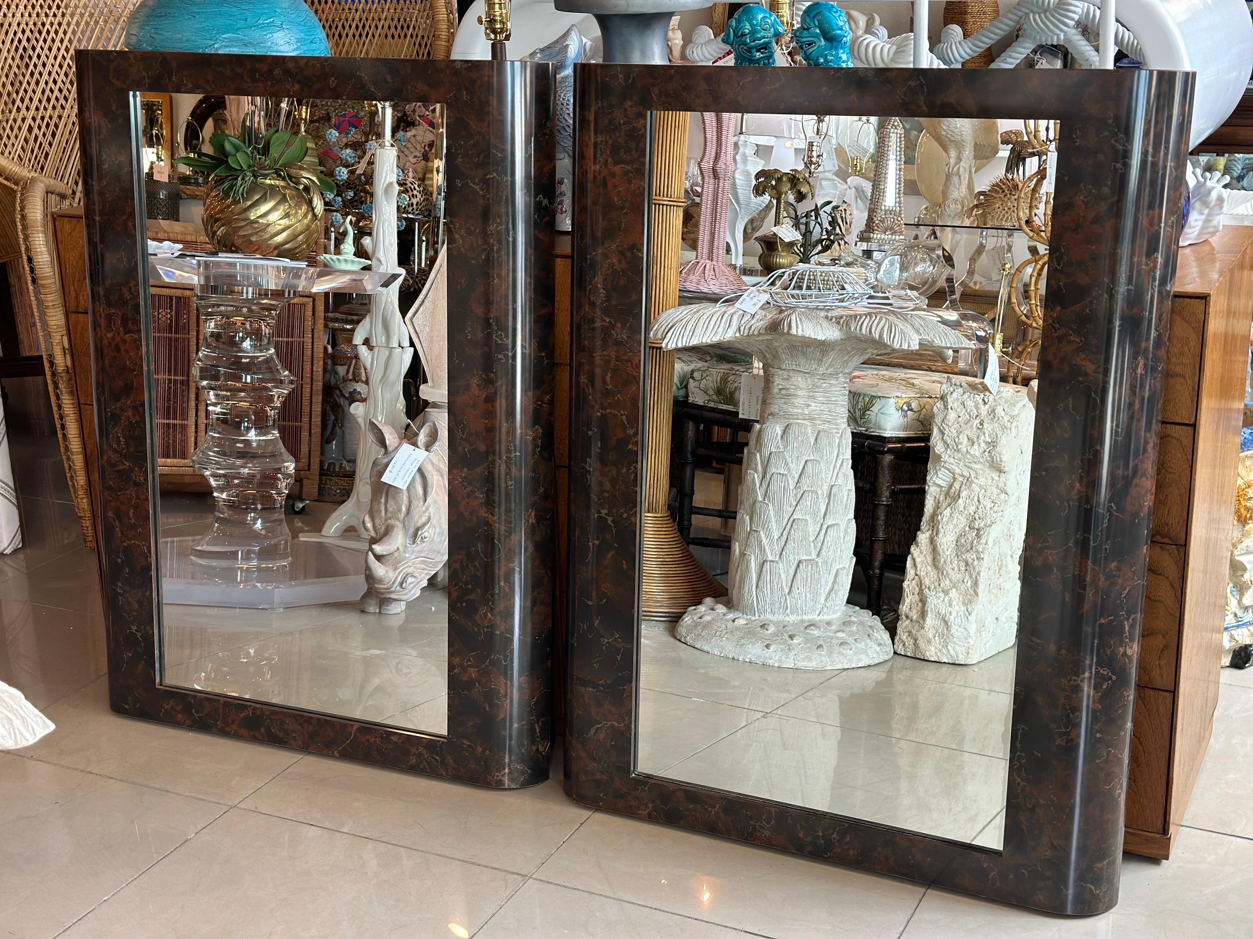 Paire de miroirs muraux en bois de ronce foncé, modernes du milieu du siècle dernier en vente 3