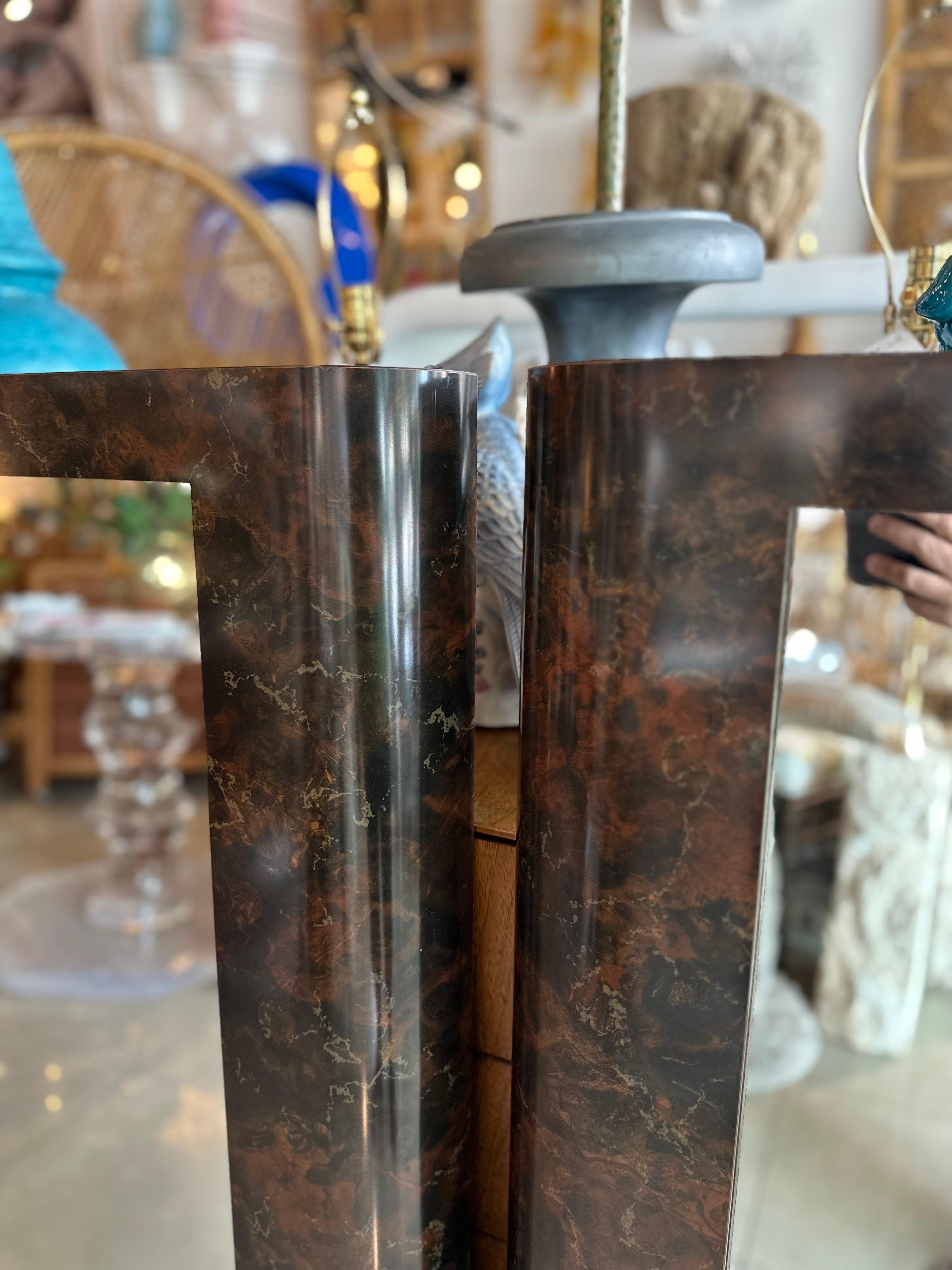 Paire de miroirs muraux en bois de ronce foncé, modernes du milieu du siècle dernier en vente 1