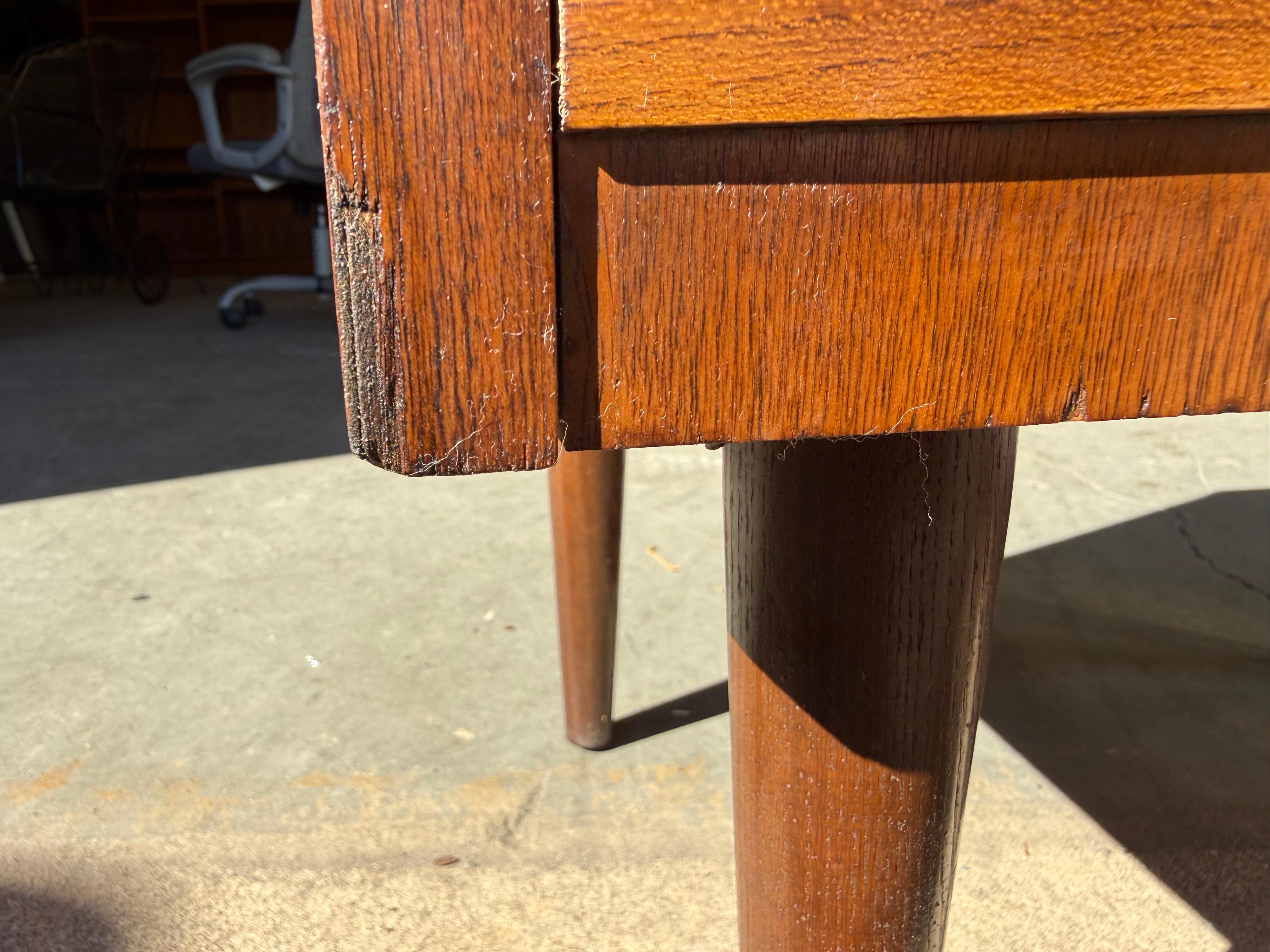 Pair of Mid-Century Modern Johnson Carver Style Walnut Nightstands with Pencil Legs

Offered is Pair of Mid-Century Modern louvre Front Walnut Nightstands with Pencil Legs. The pair is an excellent example of American mid-century modern design.