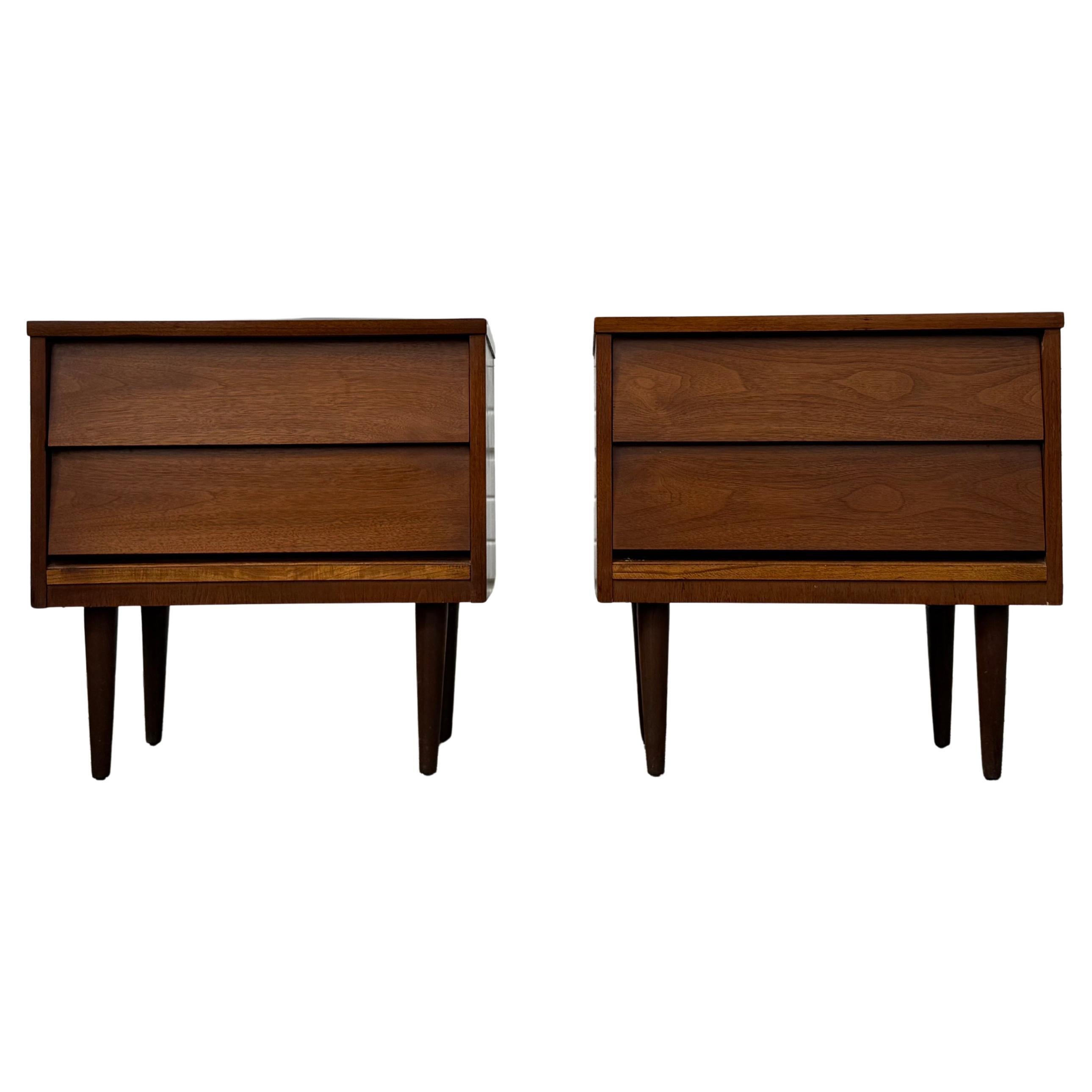 Vintage Pair of Mid-Century Modern Johnson Carver Style Walnut Nightstands