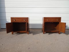 Vintage Pair der Mitte des Jahrhunderts Nussbaum asiatischen Nachttische