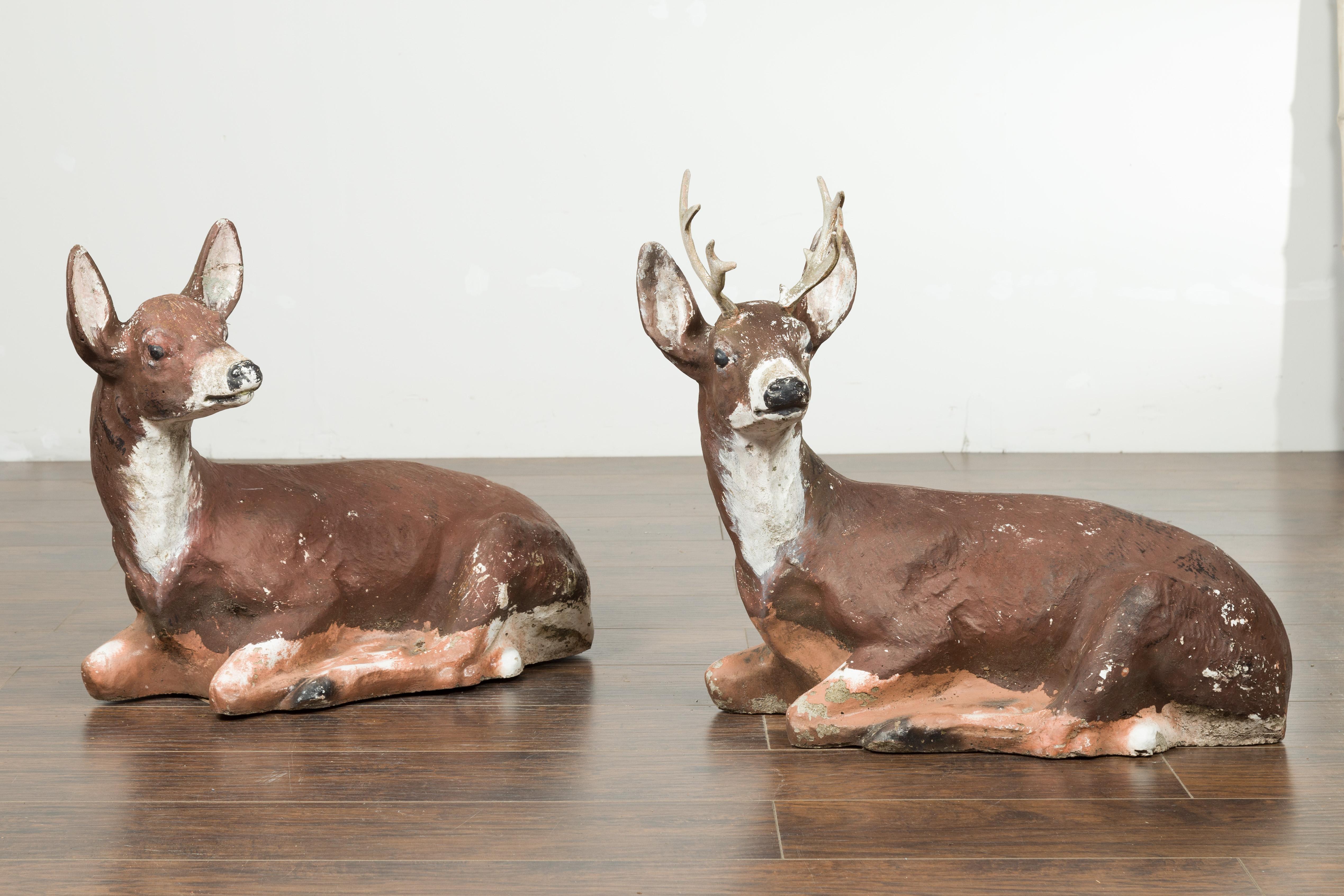 Américain Paire de sculptures de cerfs américains vintage du milieu du siècle dernier avec patine vieillie en vente