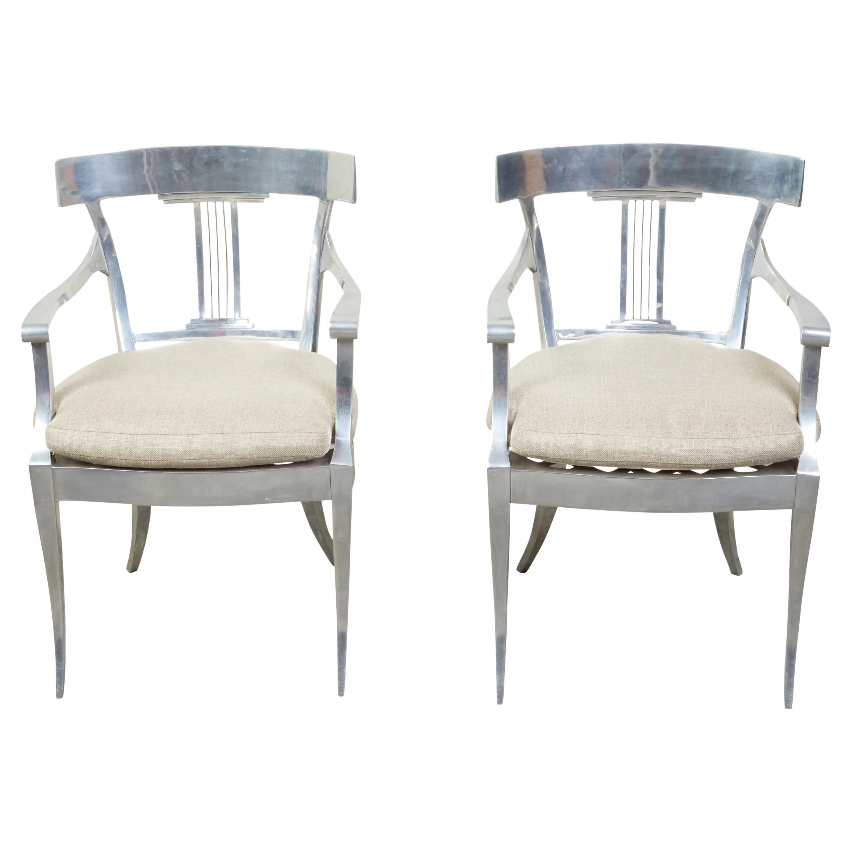 Vintage-Sessel aus Stahl aus der Mitte des Jahrhunderts mit maßgefertigten Kissen und Säbelbeinen, Paar im Angebot
