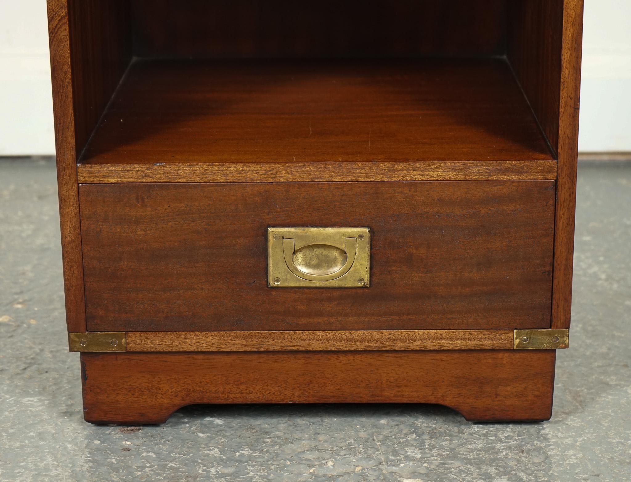 VINTAGE PAIR OF MILITARY CAMPAIGN BEDSIDE TABLES NiGHTSTANDS BROWN LEATHER TOPJ1 For Sale 3