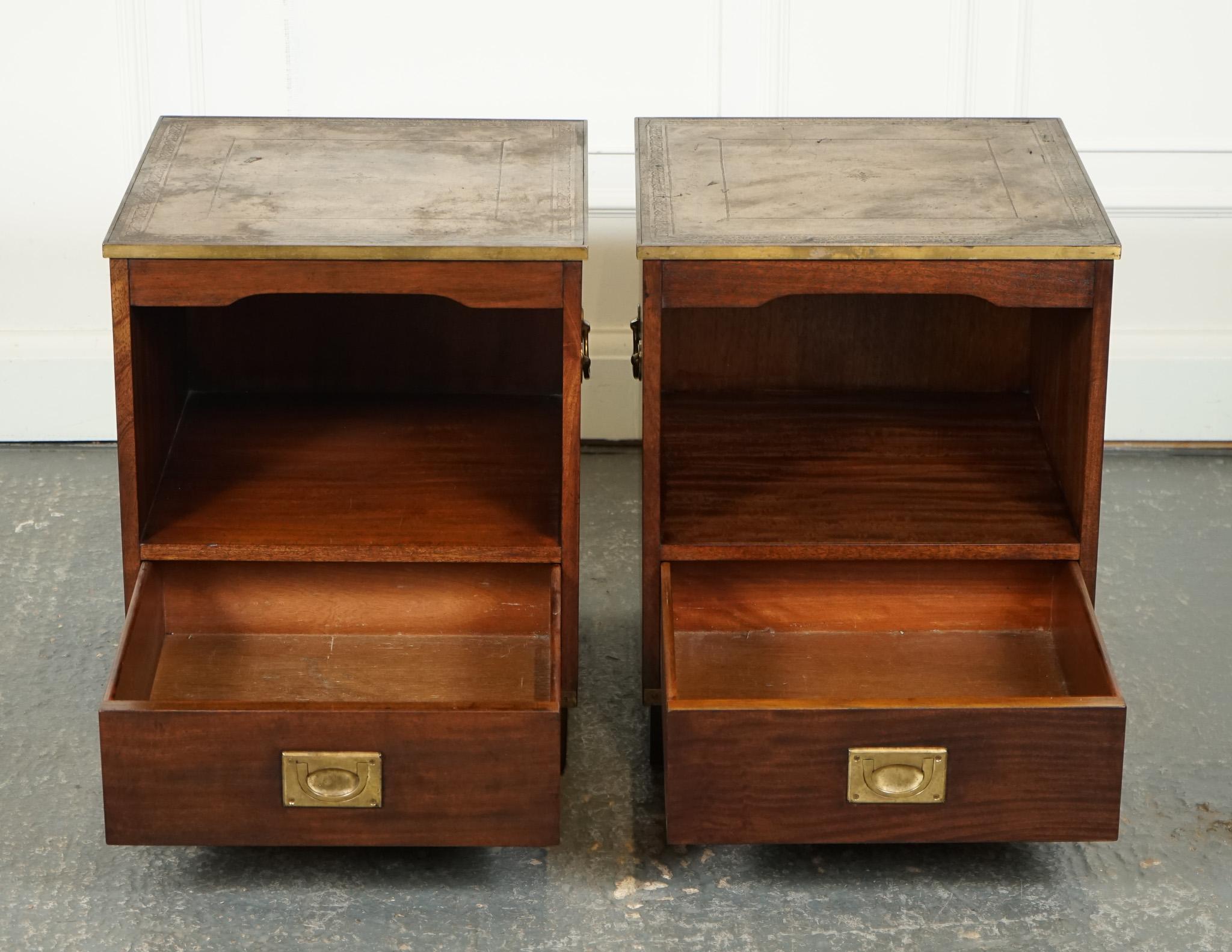 British VINTAGE PAIR OF MILITARY CAMPAIGN BEDSIDE TABLES NiGHTSTANDS BROWN LEATHER TOPJ1 For Sale