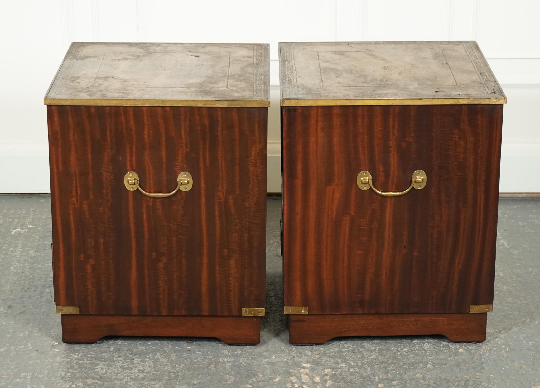 20th Century VINTAGE PAIR OF MILITARY CAMPAIGN BEDSIDE TABLES NiGHTSTANDS BROWN LEATHER TOPJ1 For Sale