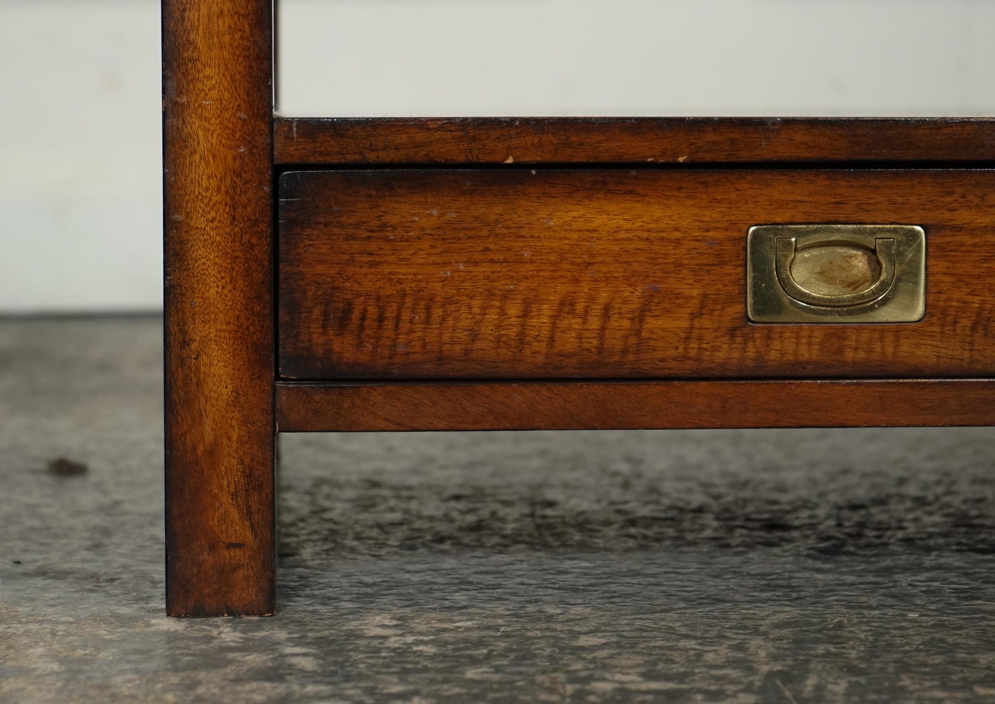 VINTAGE PAIR OF MILITARY CAMPAIGN TWO TIER BEDSIDE SiDE END TABLES In Good Condition In Pulborough, GB