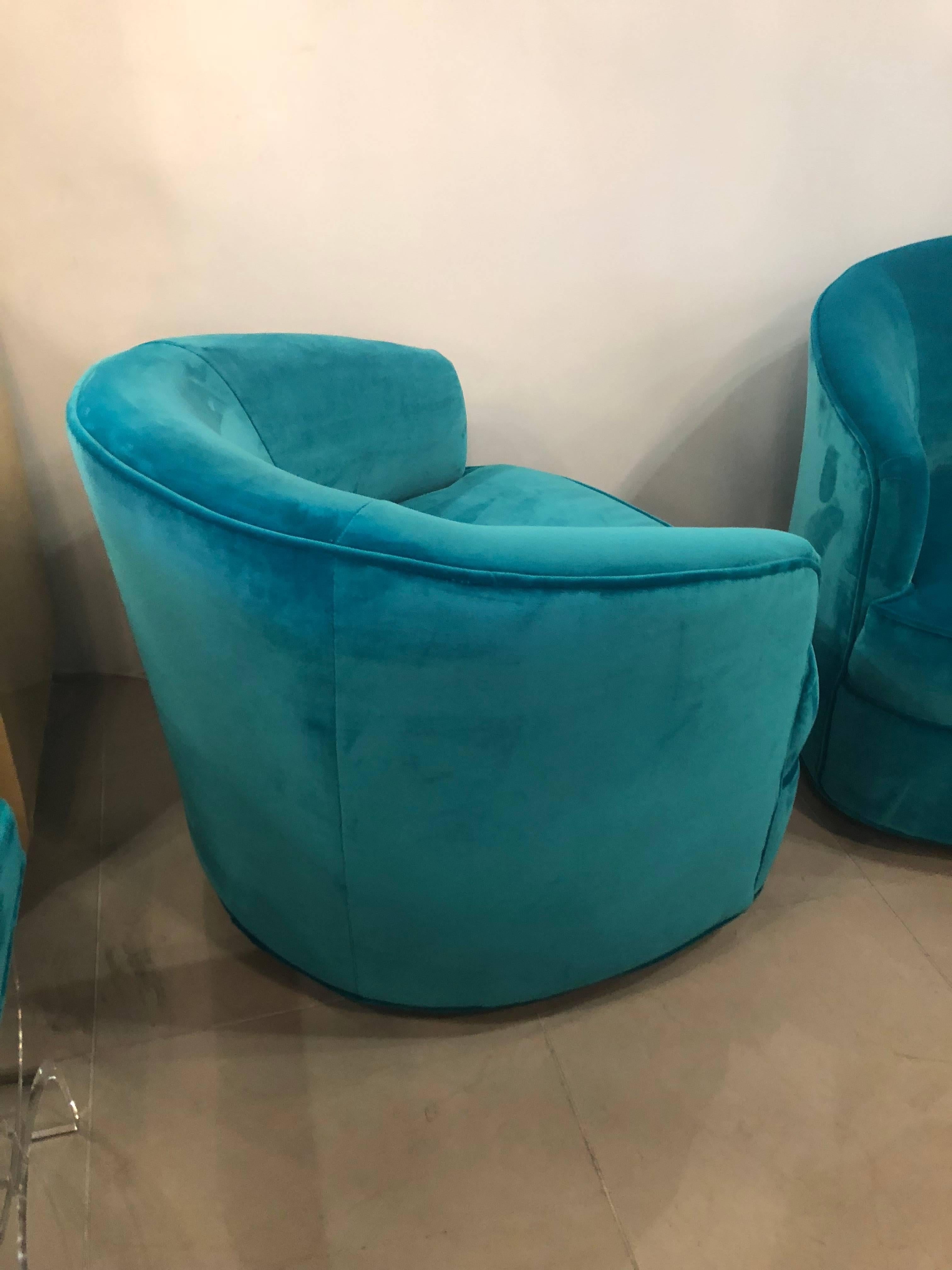 Vintage Pair of Milo Baughman Blue Velvet Swivel Chairs Walnut Wood Base In Excellent Condition In West Palm Beach, FL