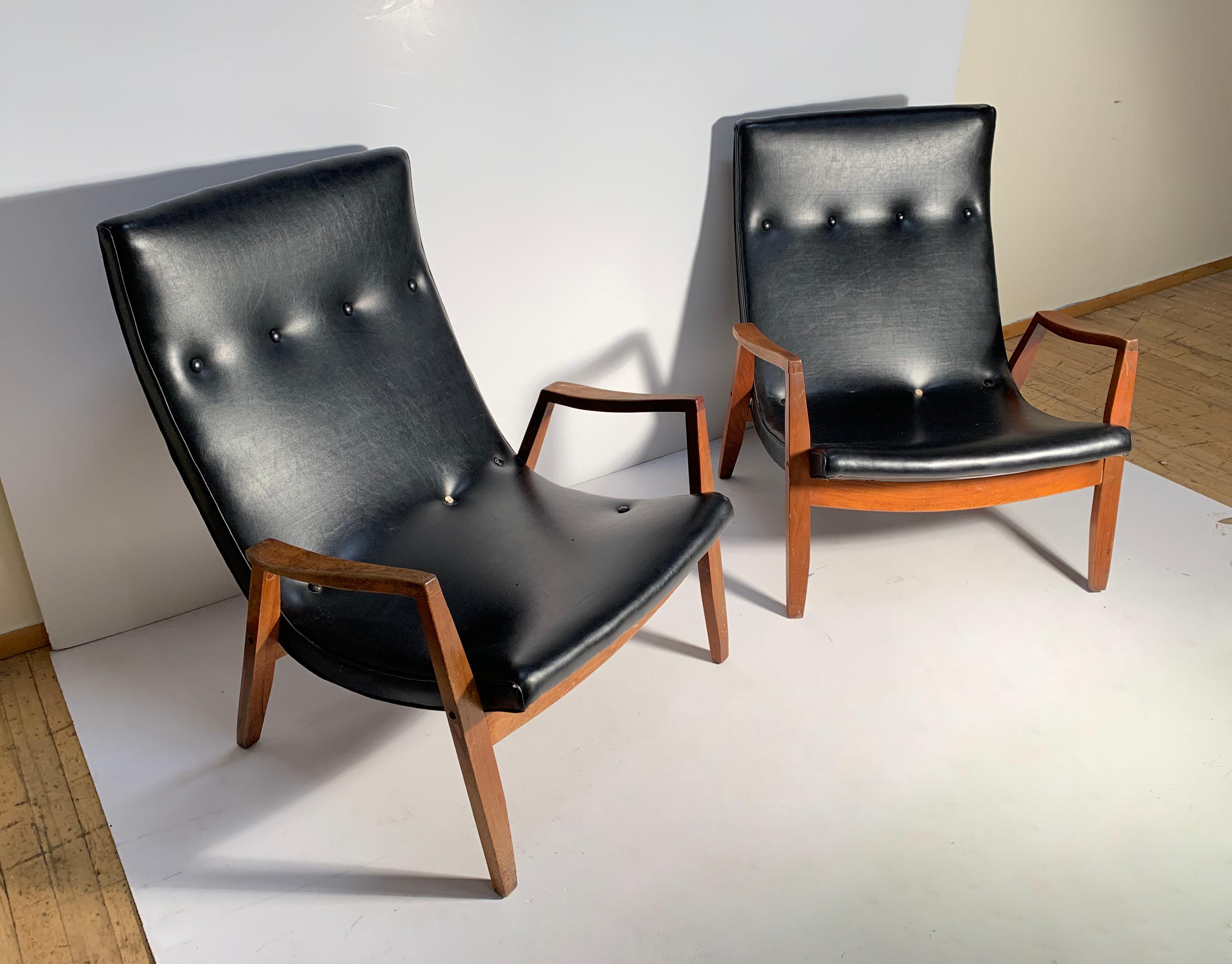 Vintage Pair of Milo Baughman Scoop Lounge Chairs In Good Condition For Sale In Chicago, IL