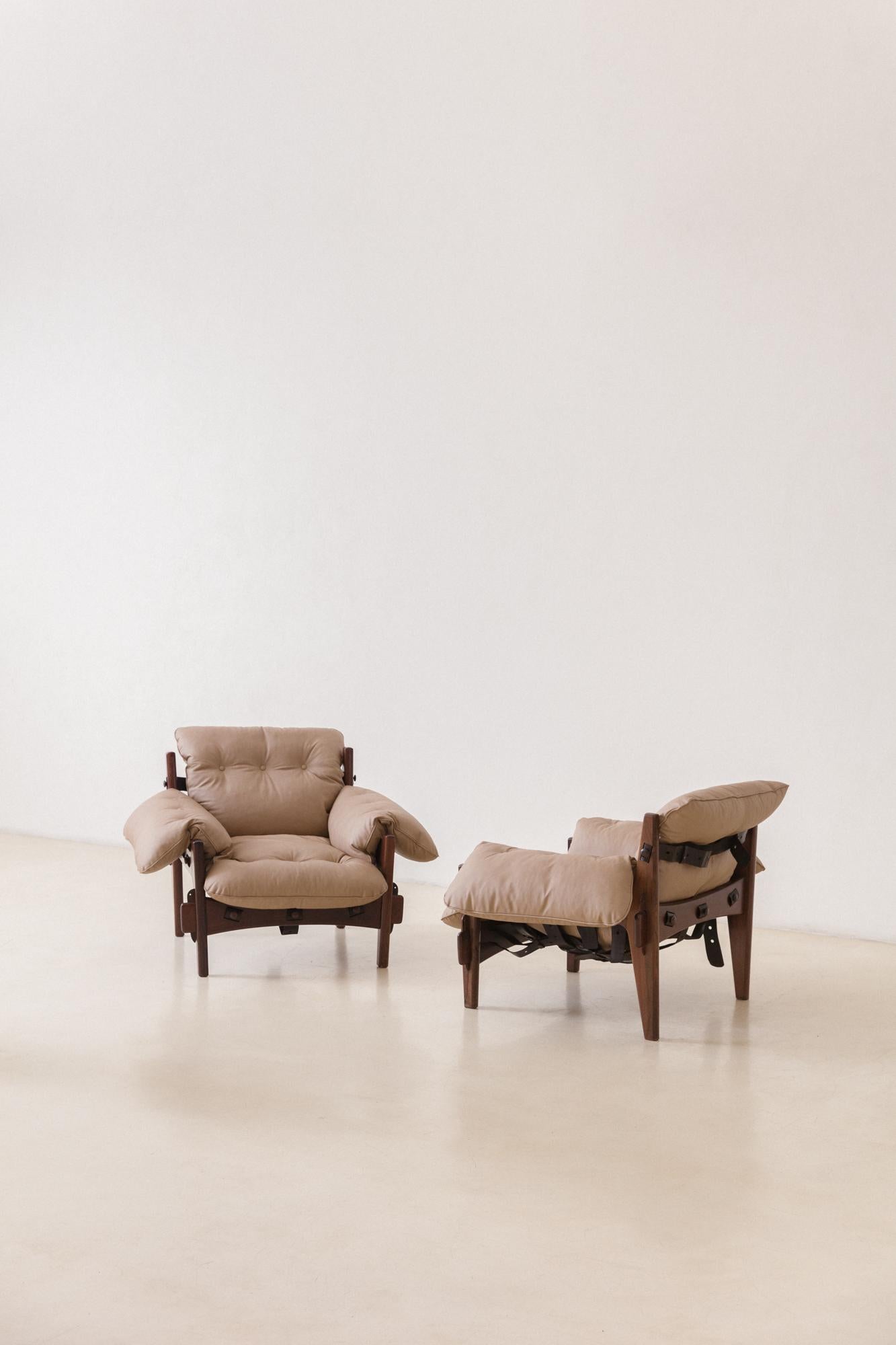 Paire de fauteuils vintage en bois de rose Moleca de Sergio Rodrigues, 1962, Brésil Bon état - En vente à New York, NY