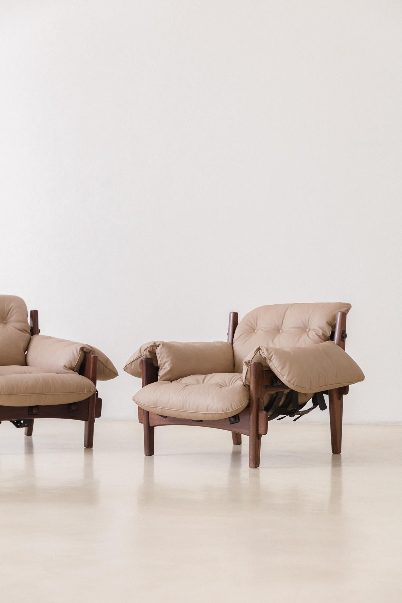 Leather Vintage Pair of Moleca Rosewood Armchairs by Sergio Rodrigues, 1962, Brazil For Sale