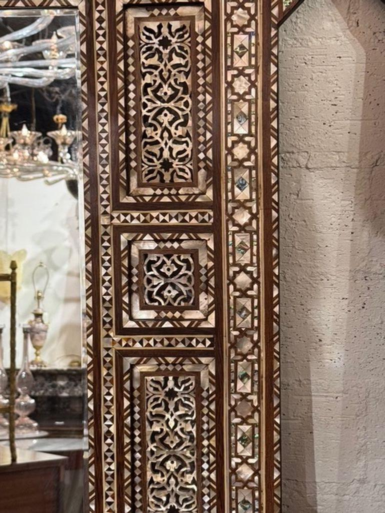 Espagnol Paire de miroirs ibériques en nacre incrustée en vente