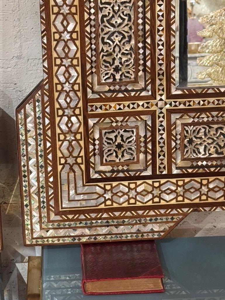 20ième siècle Paire de miroirs ibériques en nacre incrustée en vente