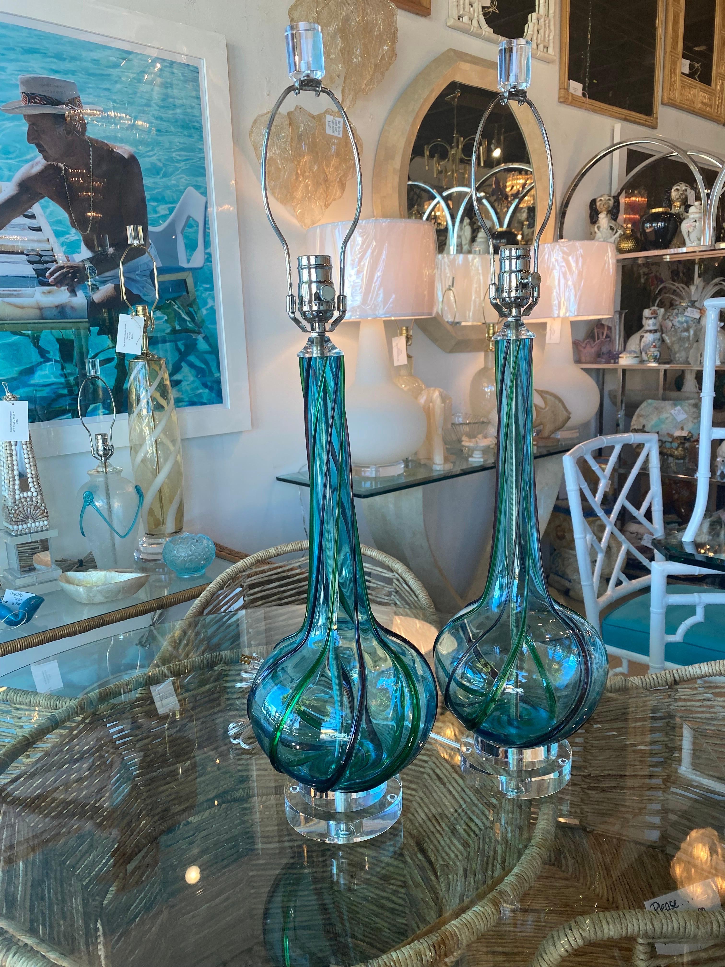 Vintage Paar Murano Glas Aqua Ribbon Murano Tischlampen Lucite Newly Wired im Angebot 4