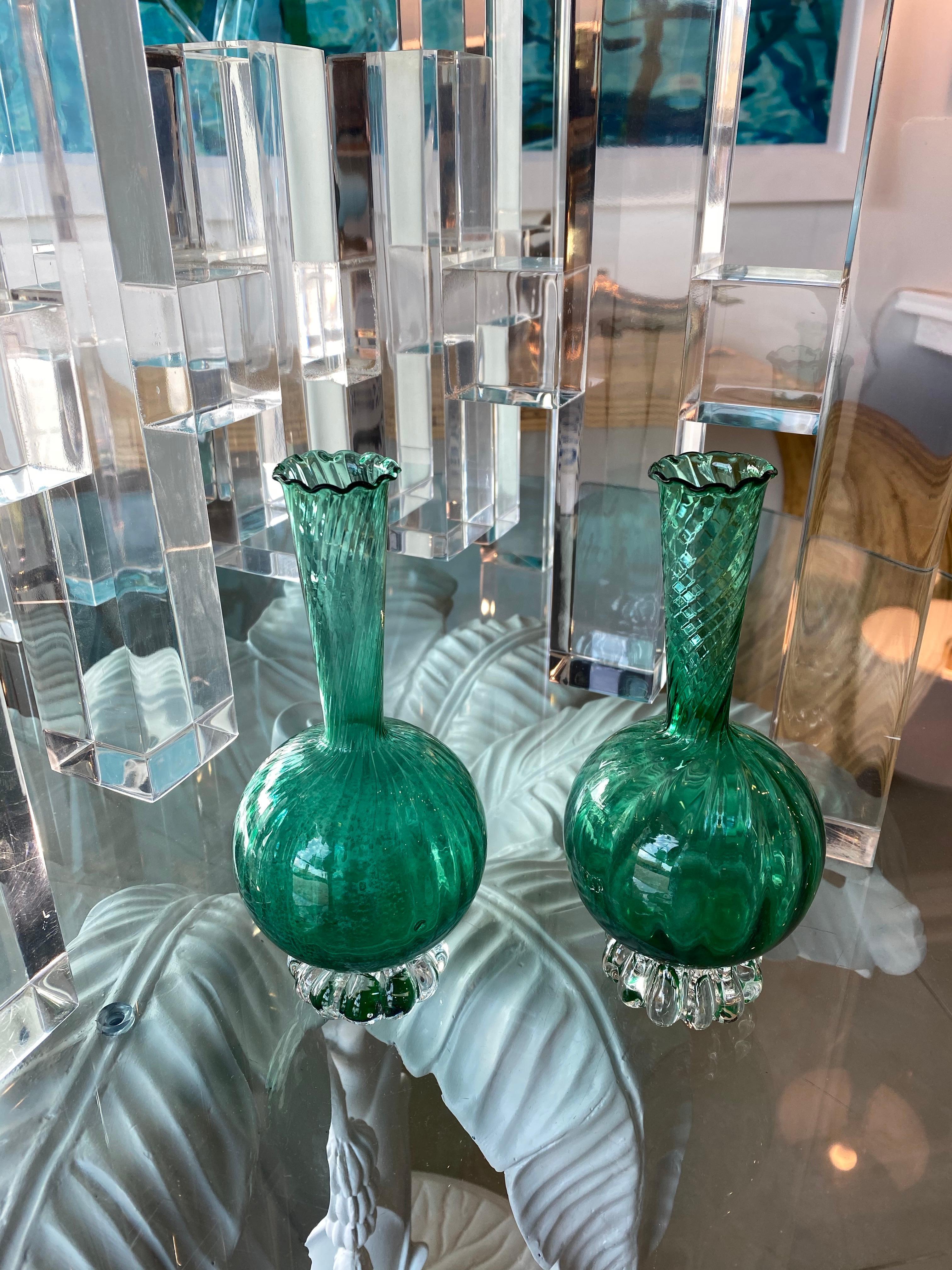 Paire de vases à bourgeons vintage en verre de Murano vert émeraude en vente 1
