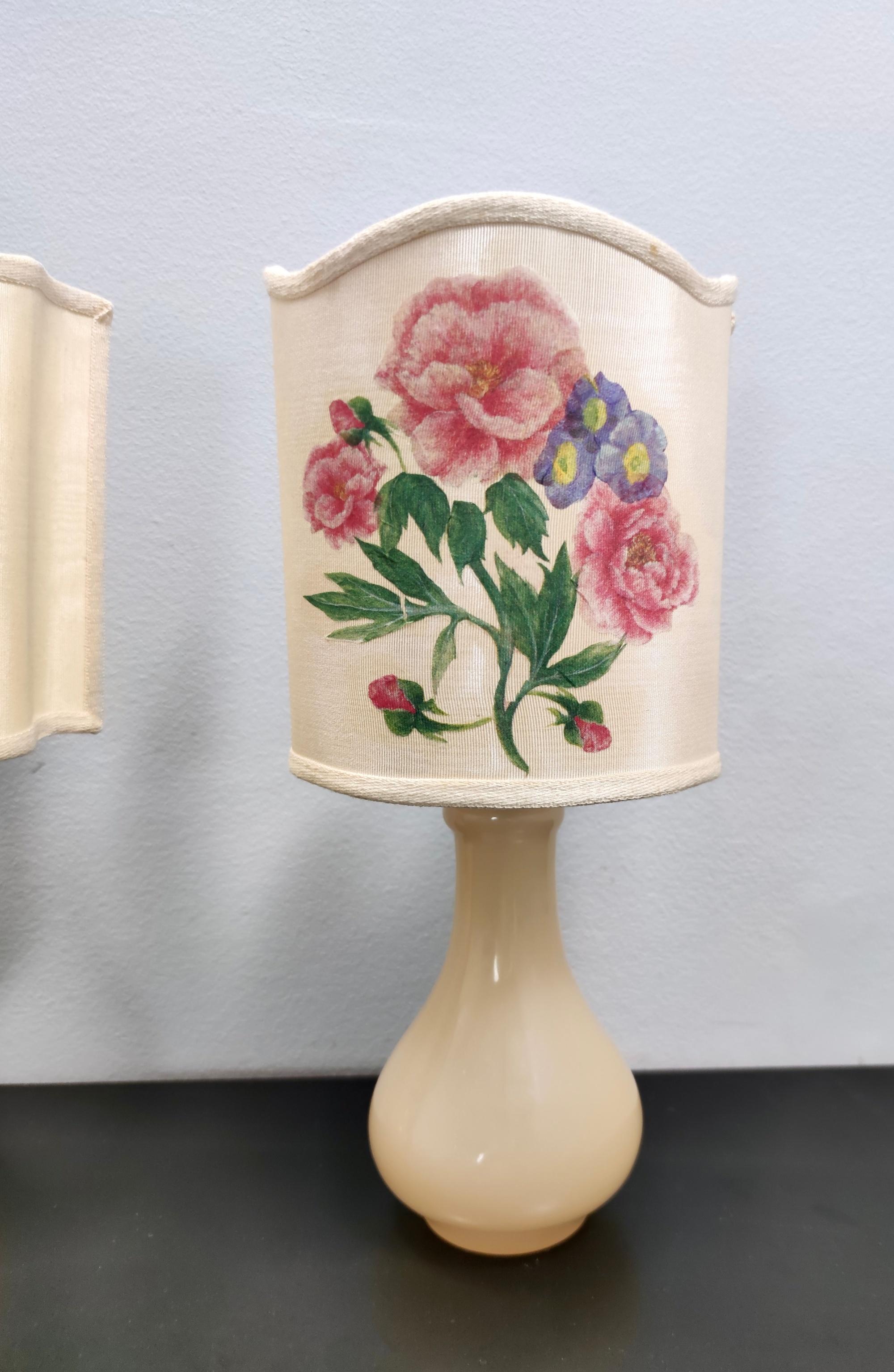 Paar Muranoglas-Tischlampen von Gino Cenedese mit floralen Lampenschirmen, Paar (Italienisch) im Angebot