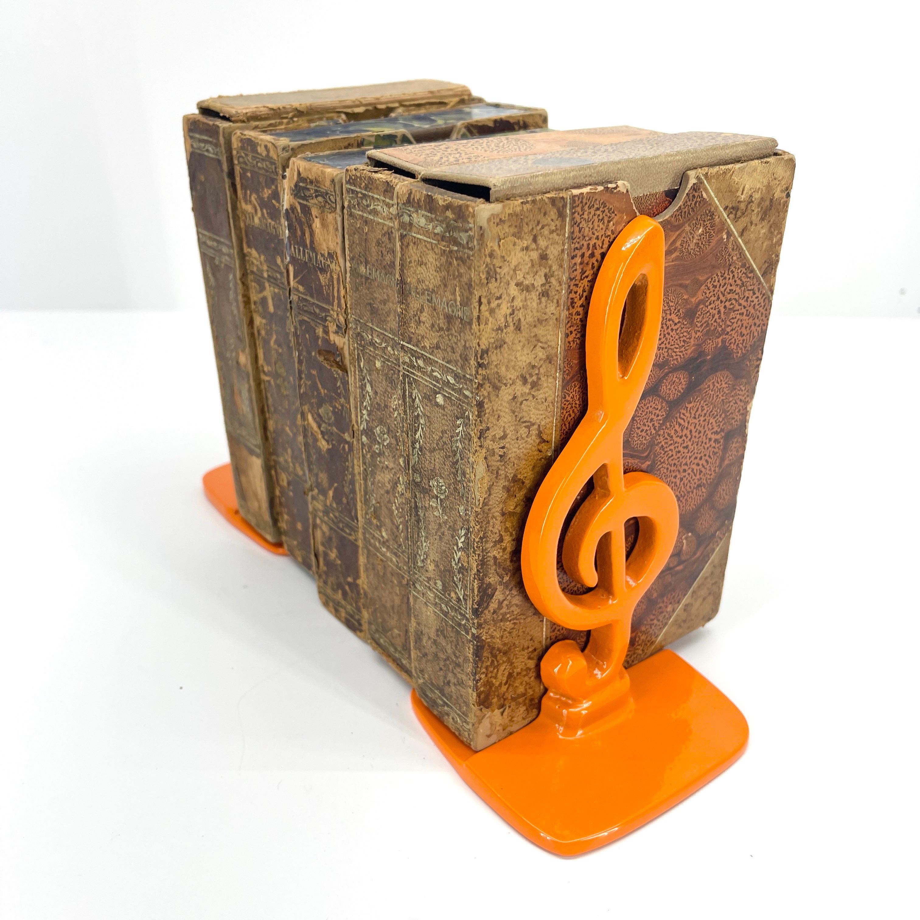 Brass Vintage Pair of Music Note Bookends, Powder-Coated Orange  For Sale